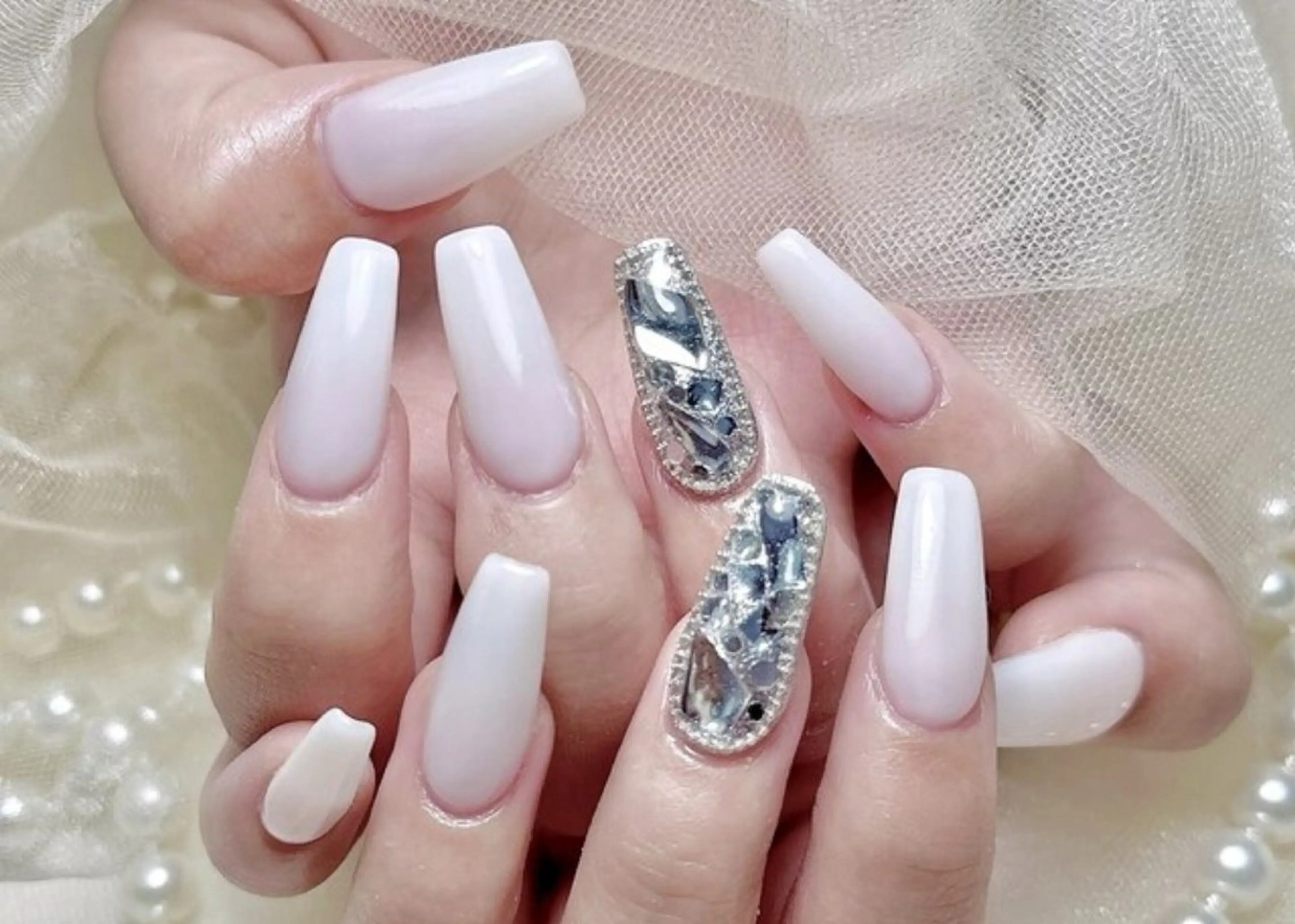 当店人気NO3☆チップ長さだし2本ストーン埋め尽くし   ※初回オフ無料の写真