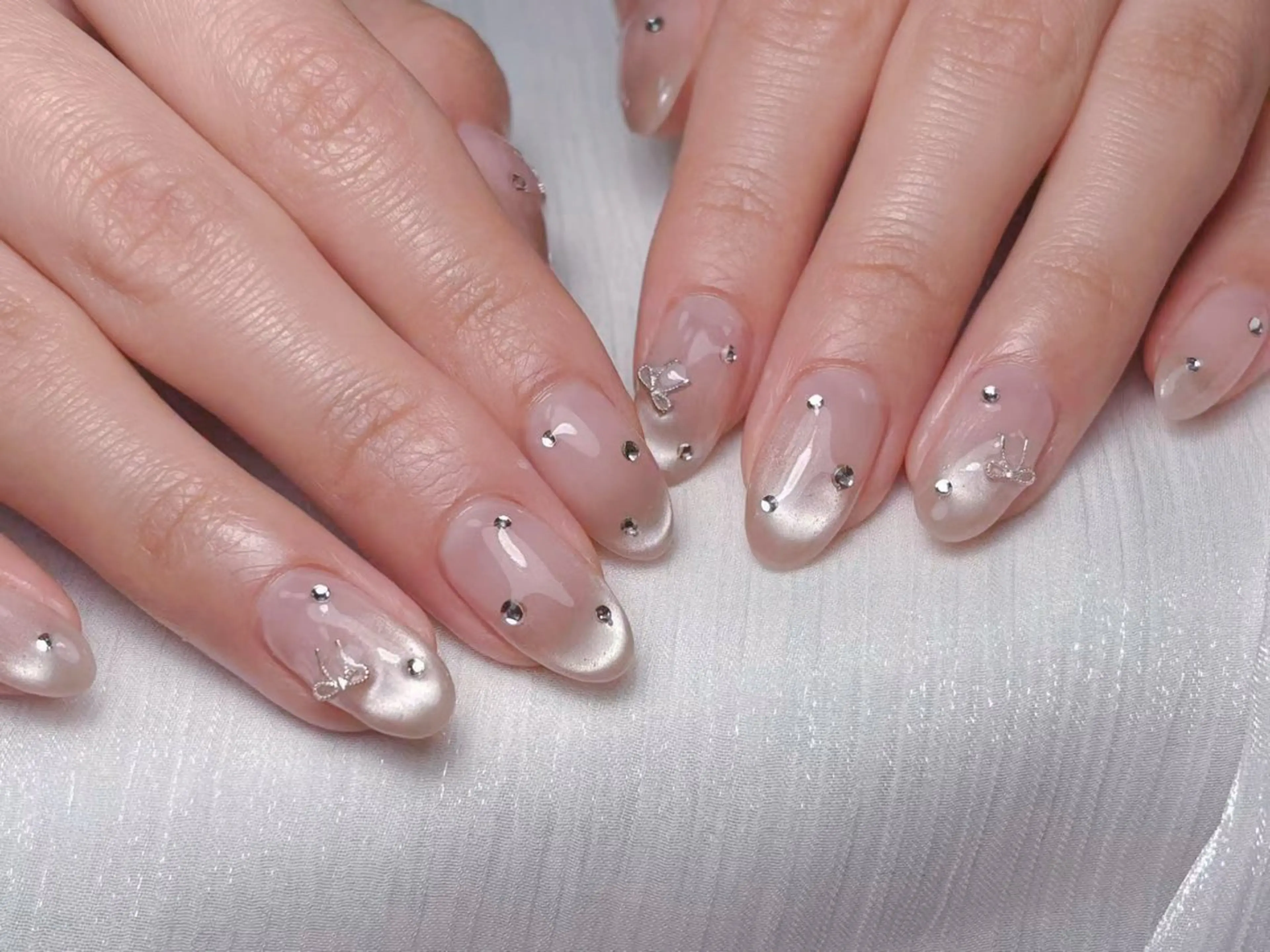 ネイル フラッシュネイル フレンチネイル グラデーション ラメ(グリッター) ネイルチップ ハンドネイル ハンドケア 小林 凛のネイルデザイン