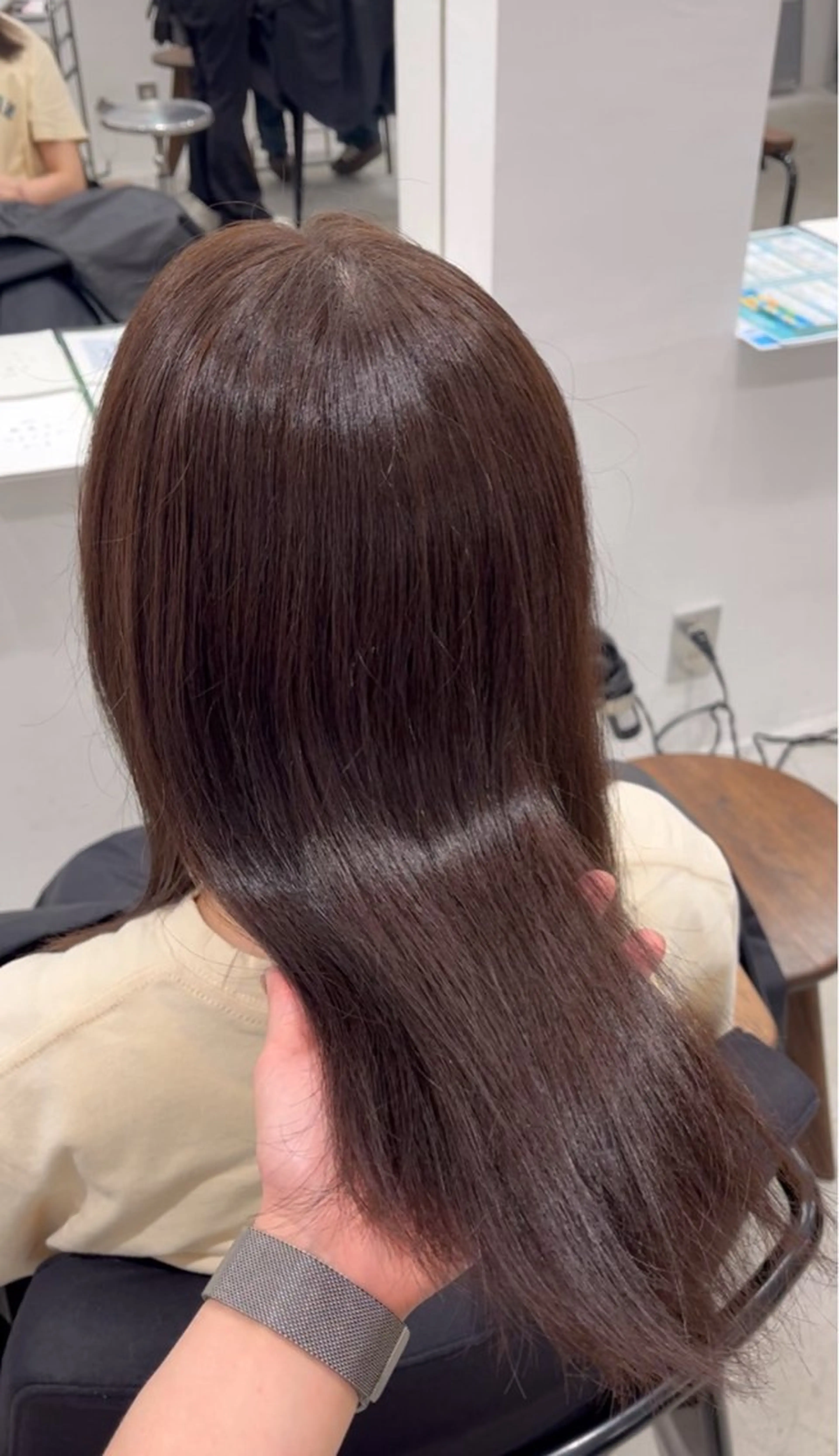 セミロング 羽鳥 菜々子のヘアスタイル