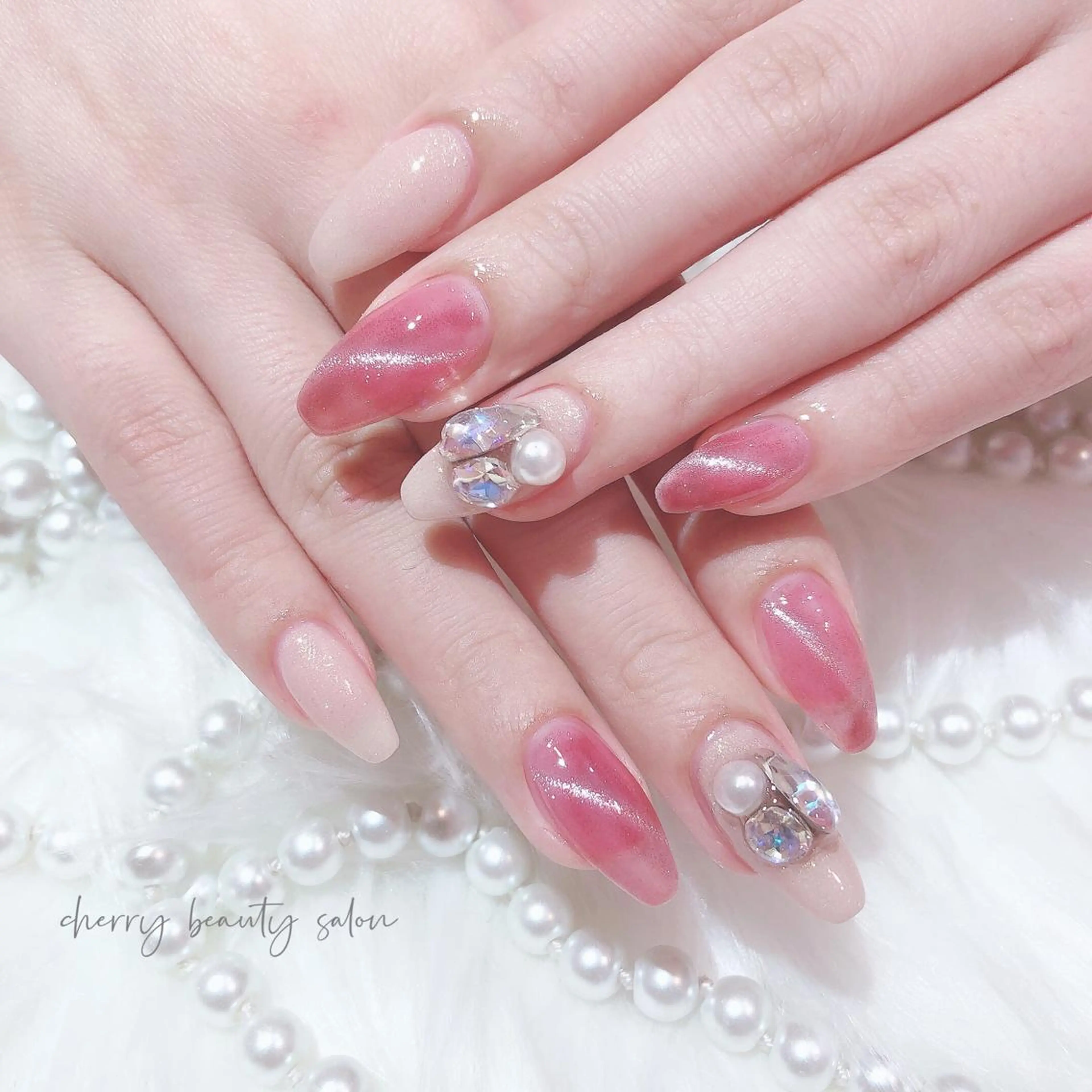 ネイル ストーンネイル SAKURA 🍒のネイルデザイン