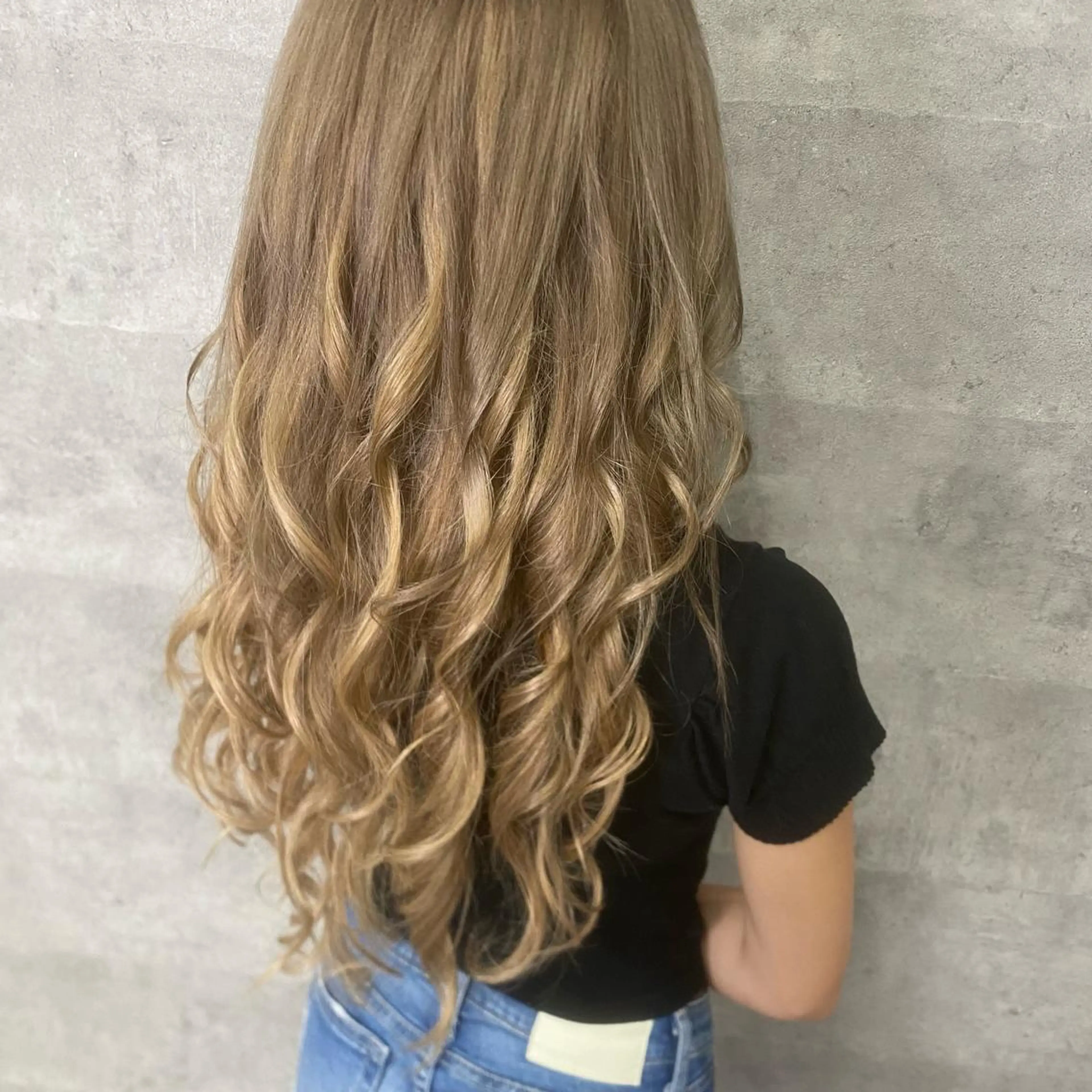 ロング カラー ヘアカラー エクステ シールエクステ特化 ハイトーン、NANAのヘアスタイル