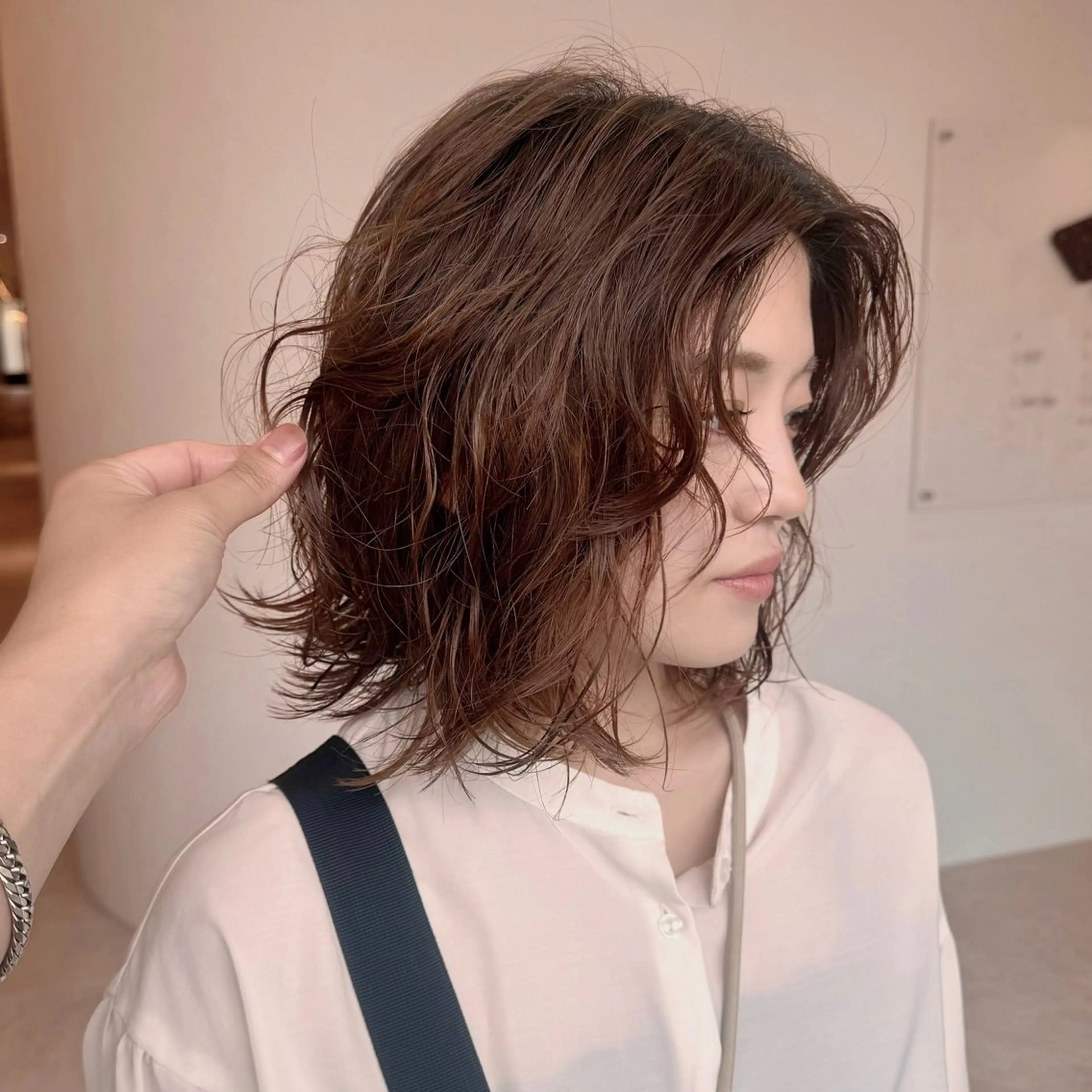 ミディアム カット ヘアカラー パーマ トリートメント foto所属・𝐁𝐋𝐔𝐄𝐓 /カット特化/荒井のヘアスタイル