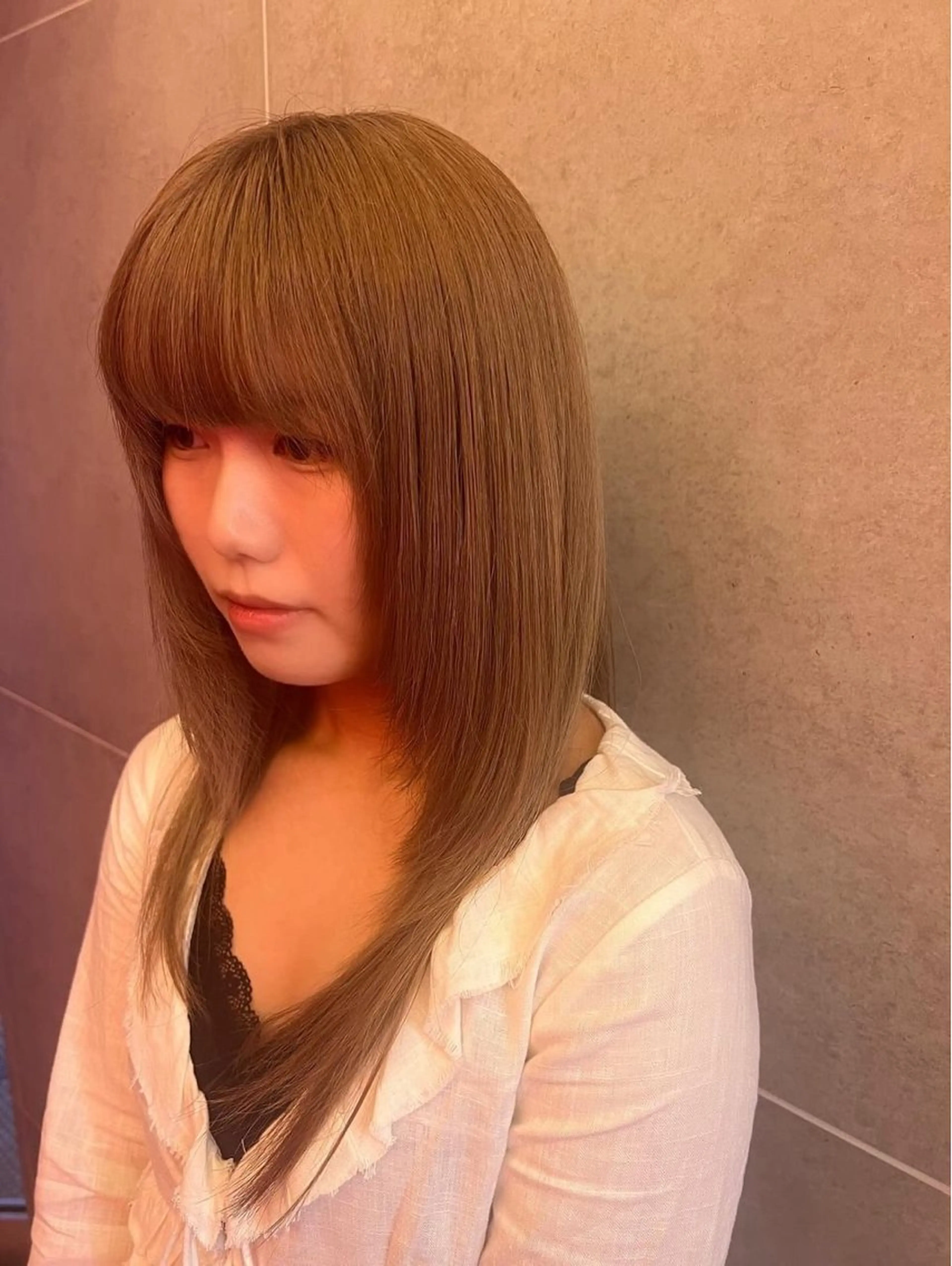 ロング AIRA/ブリーチ ‪/透明感カラーのヘアスタイル