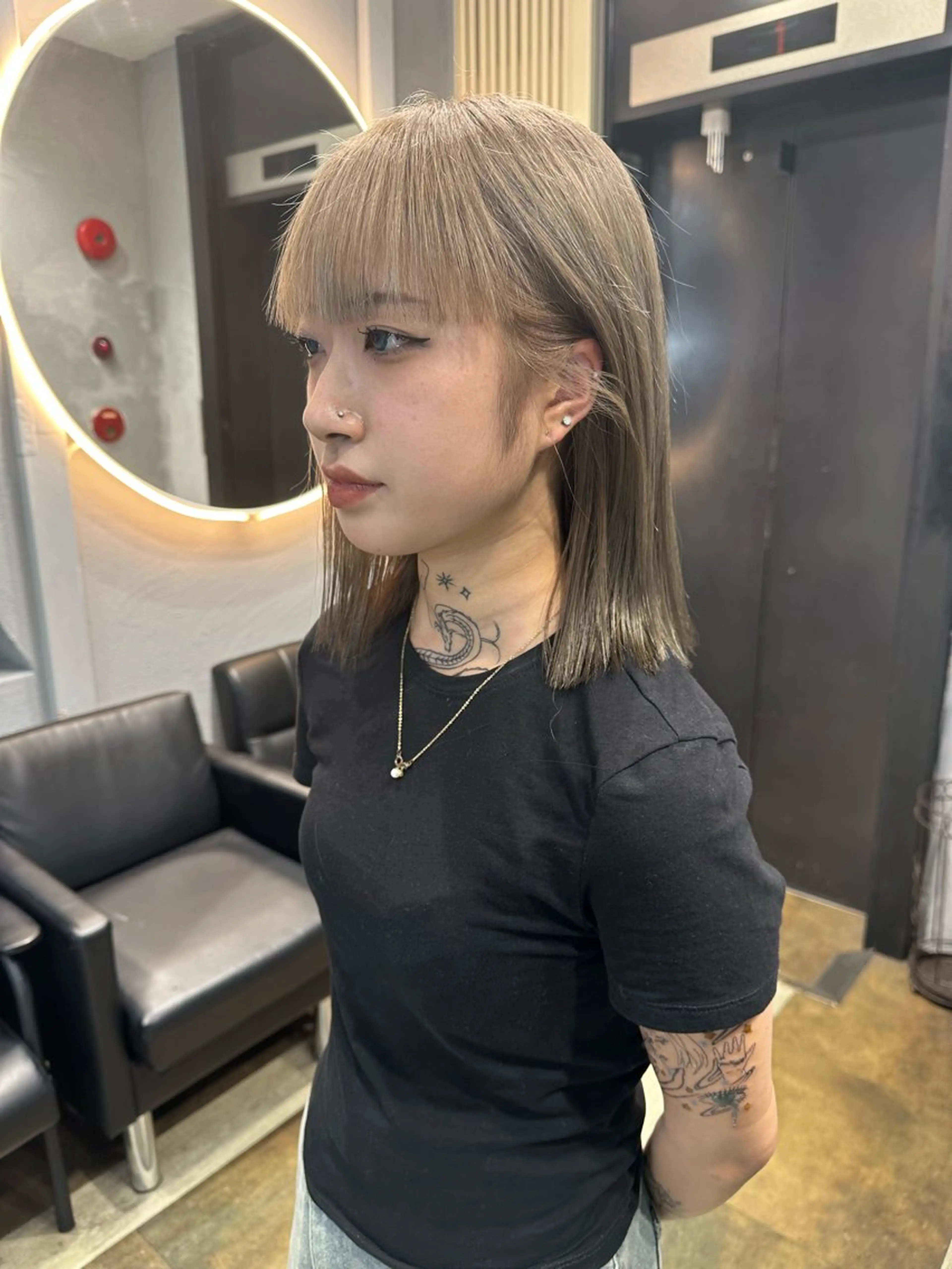 ミディアム カラー ベージュカラー ミルクティーベージュ TATSUブリーチ/ ミルクティーベージュのヘアスタイル