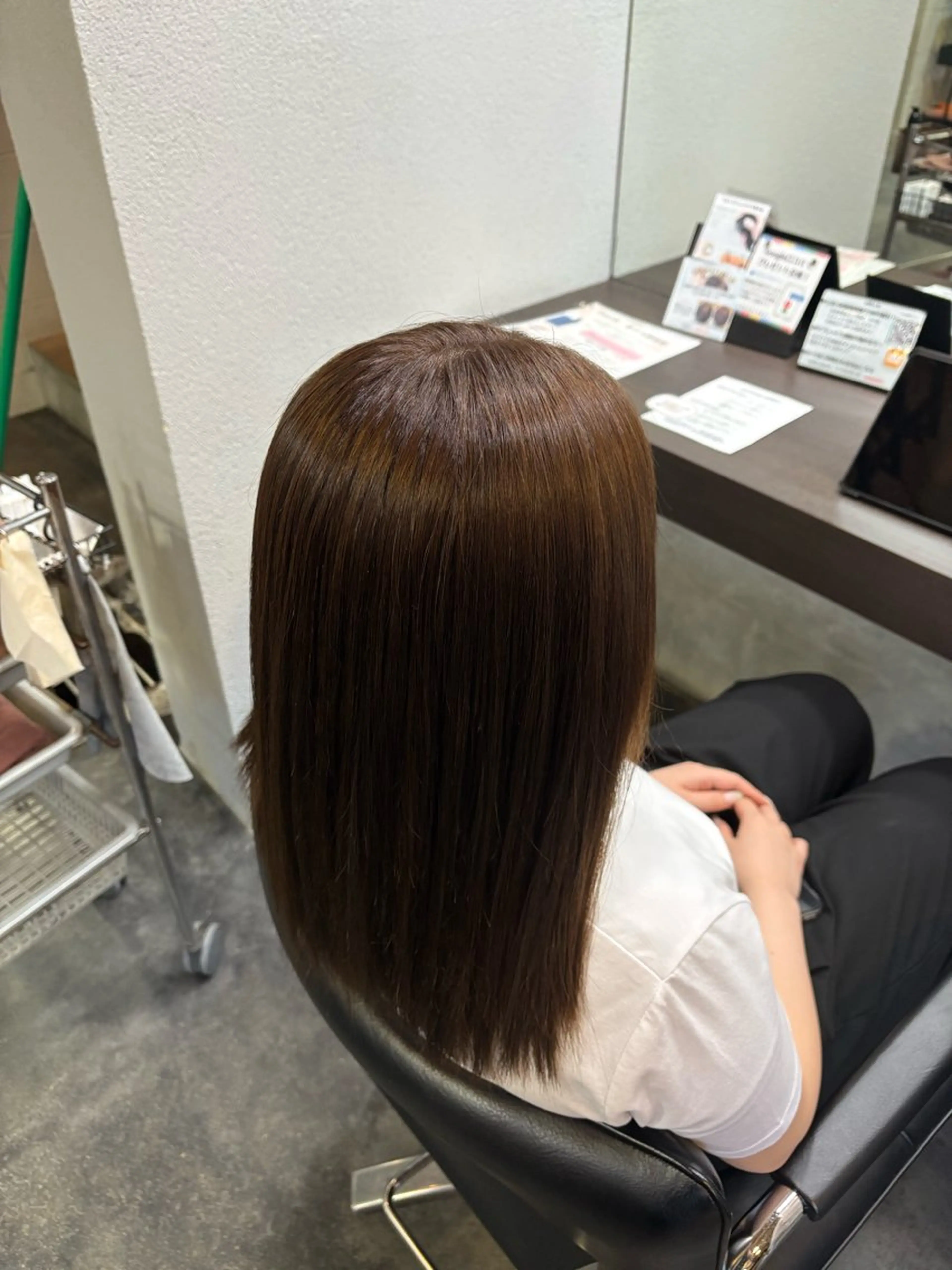 セミロング カラー ショコラグレージュ グレージュ 奥山 和奏のヘアスタイル