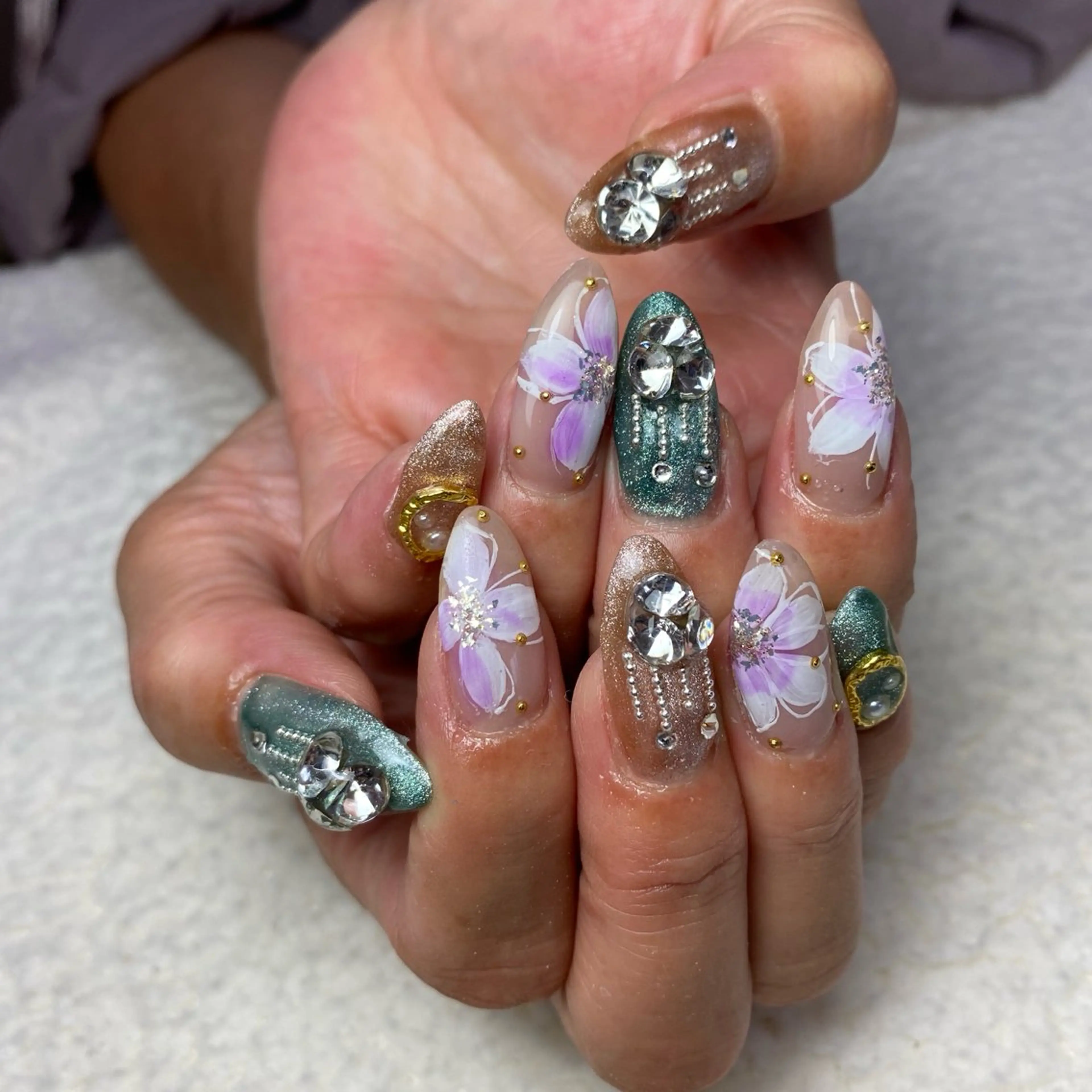 ネイル フラワーネイル 春ネイル ハンドネイル COCO+所属・COCO +のエステ・リラクイメージ