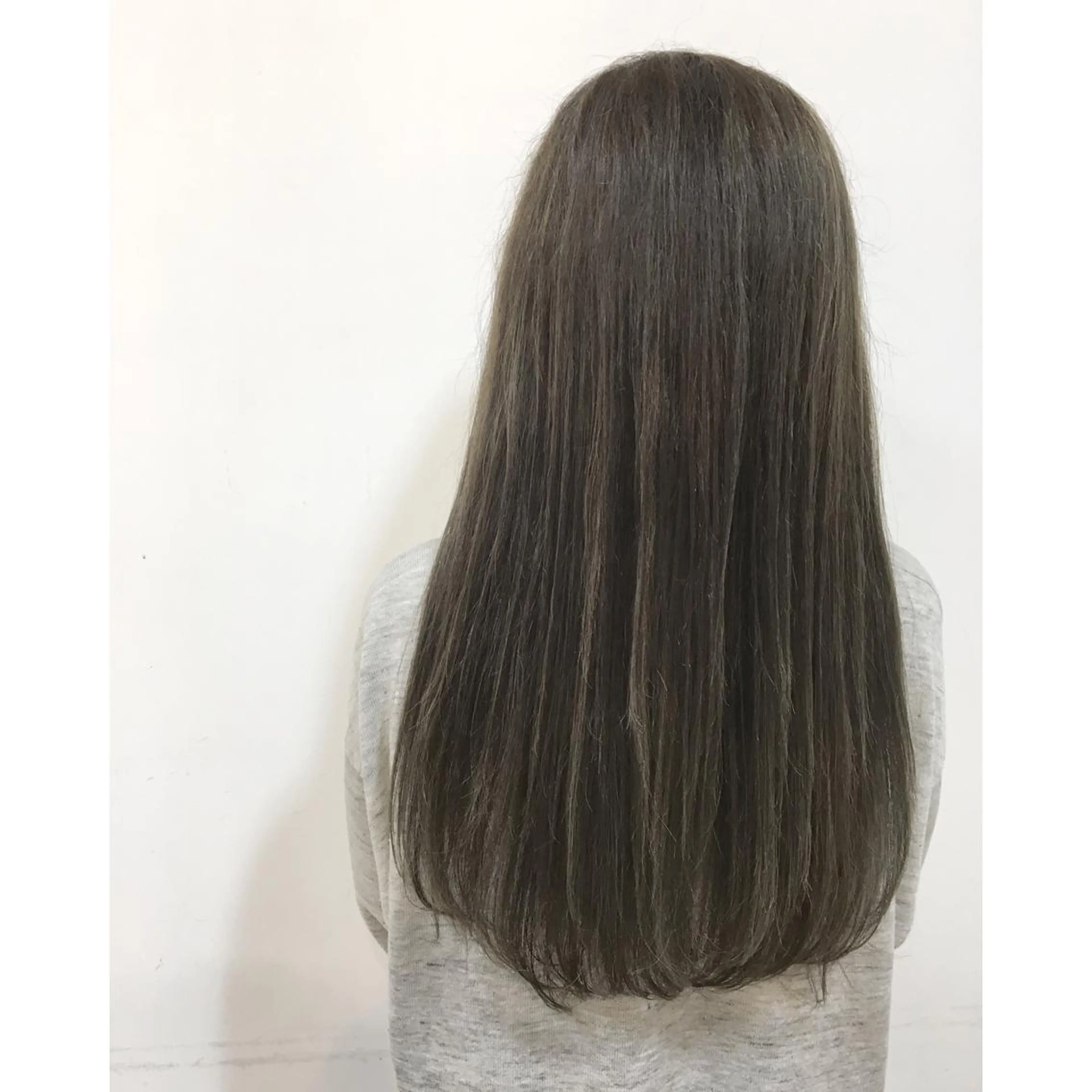 ロング カラー グレージュ ハイライトカラー ハイライト 横浜ブリーチムラ直し ハイトーン/ブリーチのヘアスタイル