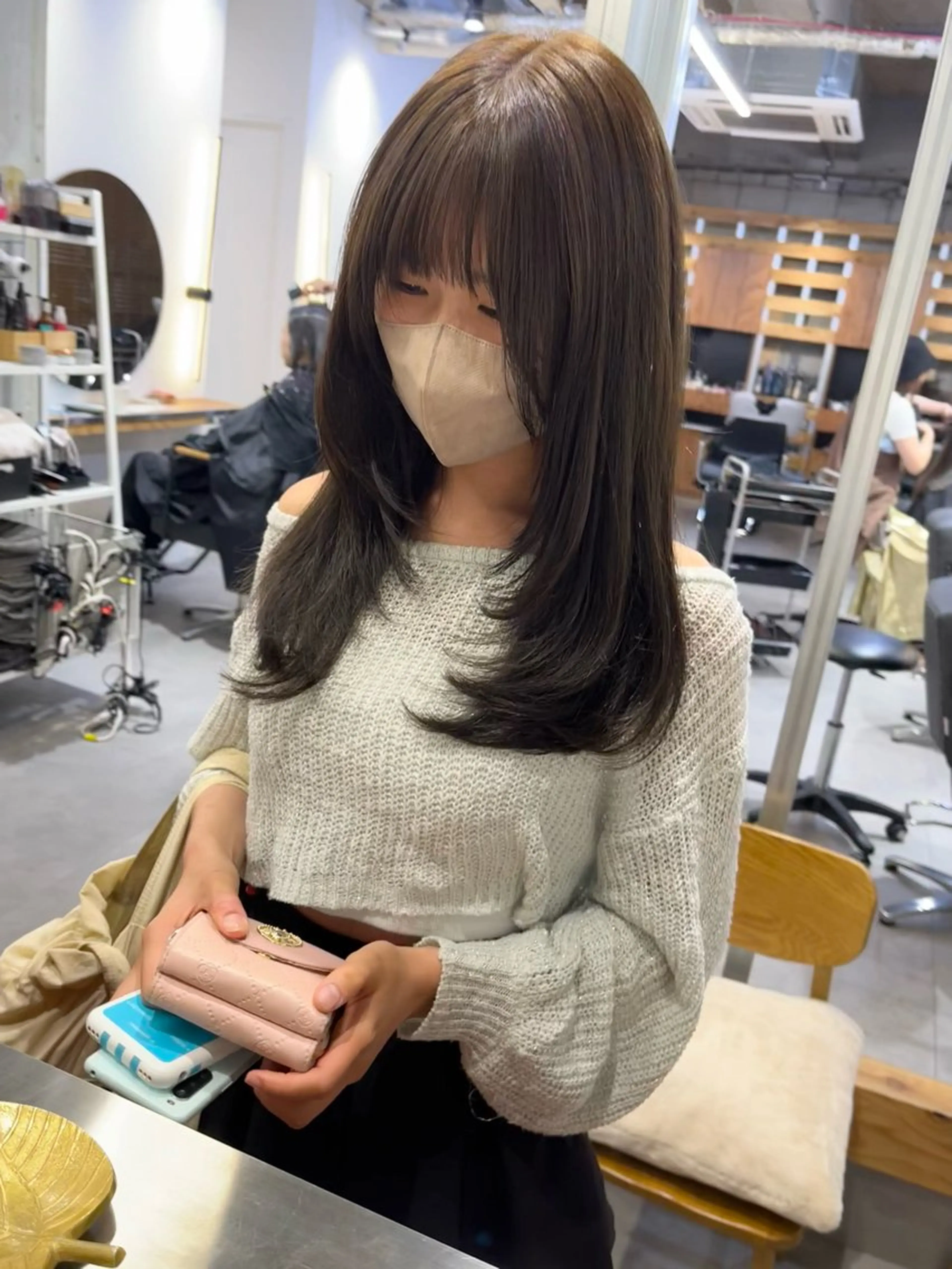 ロング カット ヘアカラー トリートメント ブリーチなしカラー /ベージュカラーのヘアスタイル