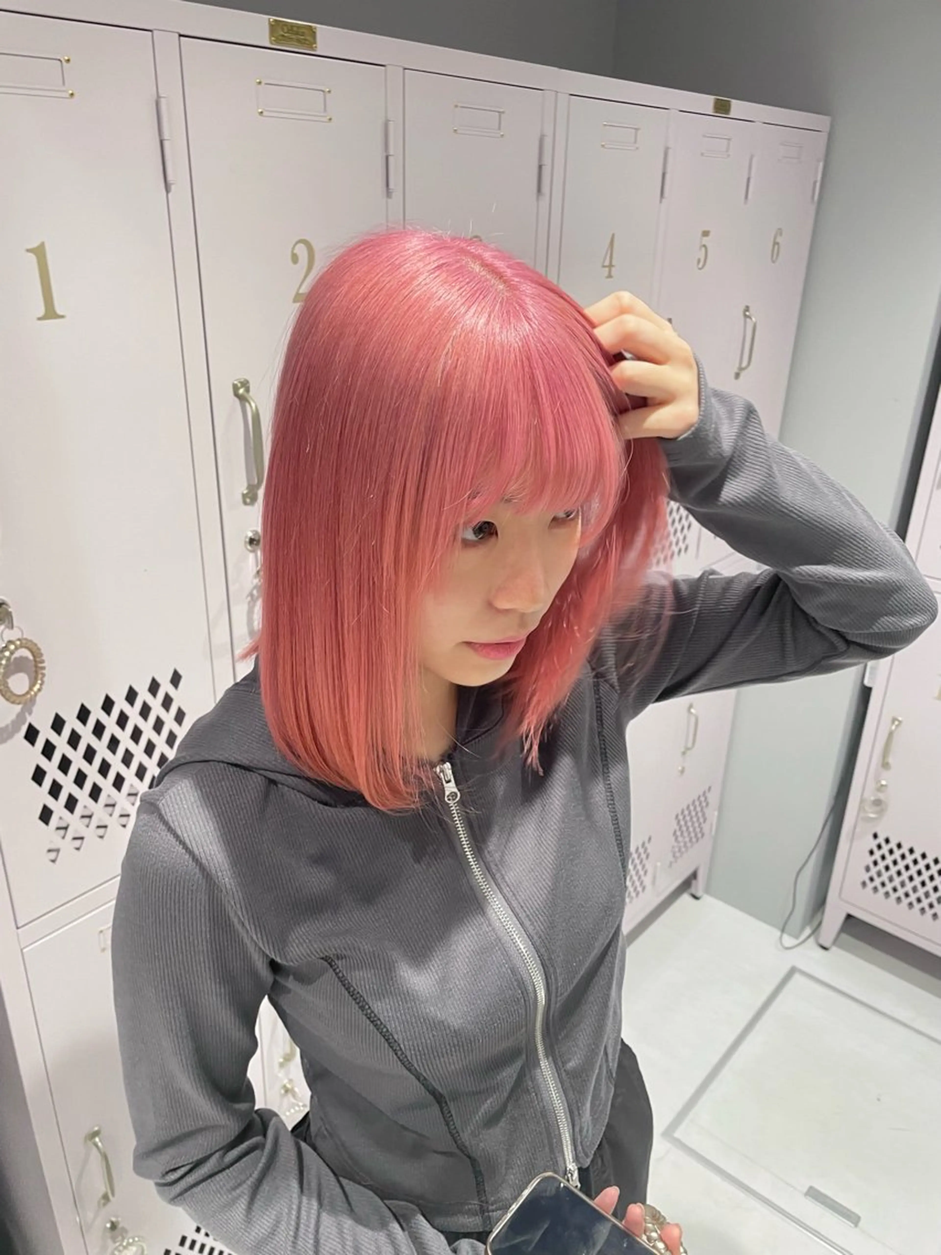 ミディアム カラー 菜々🫧新宿 透明感ケアブリーチのヘアスタイル