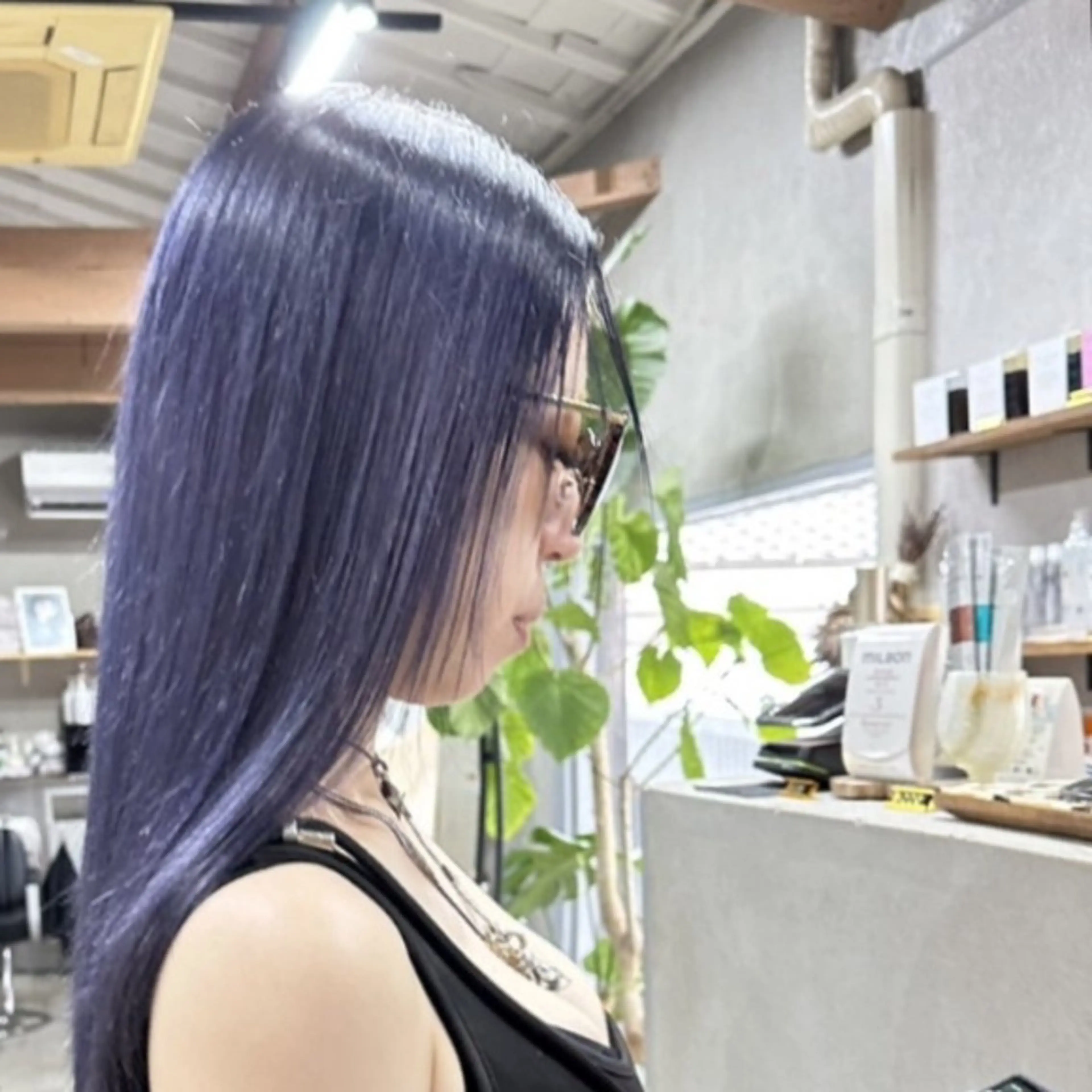 ミディアム パープルカラー 宮内 陽菜のヘアスタイル