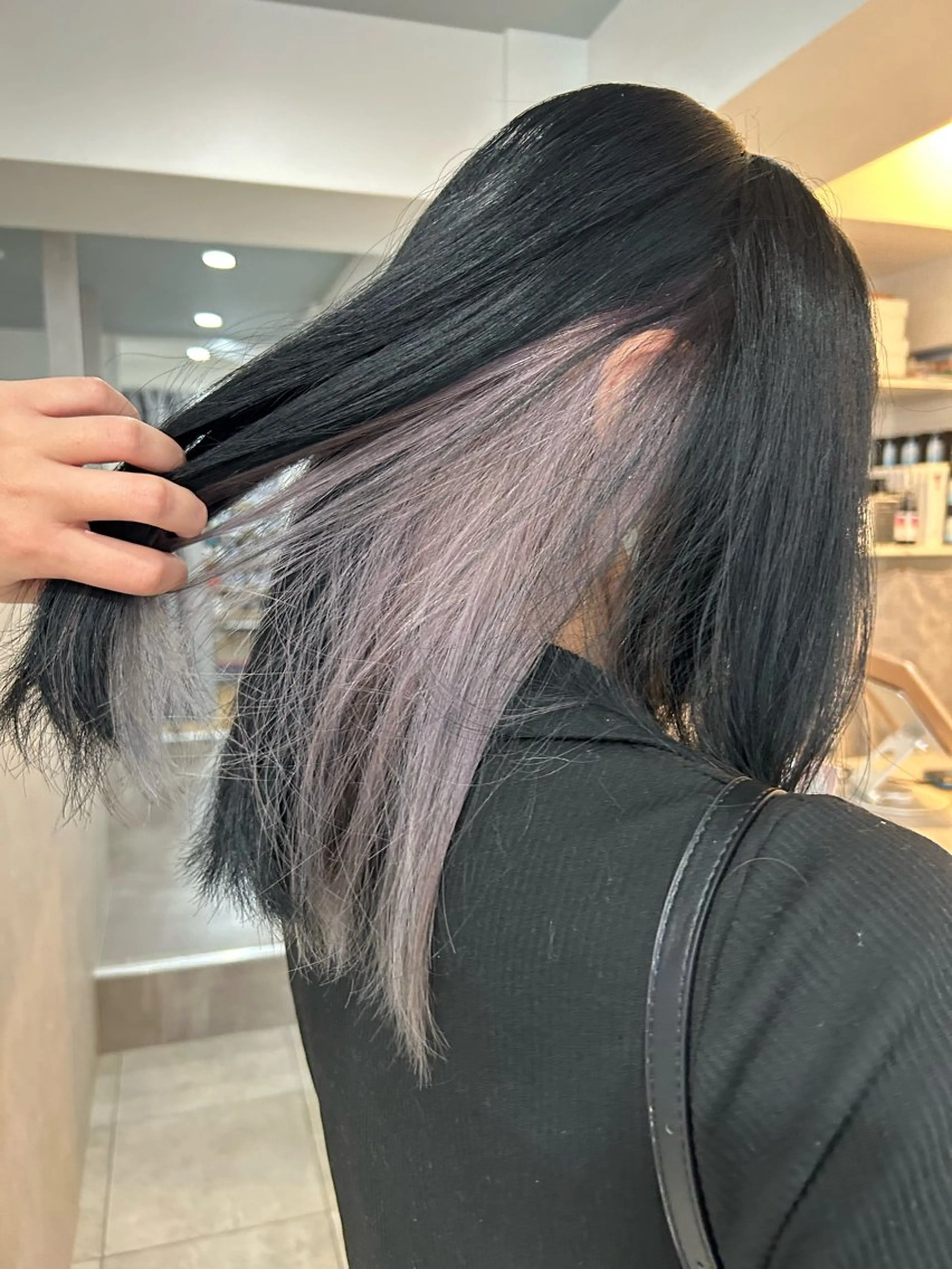 ミディアム カラー インナーカラー シルバー ホワイトシルバー sunny.所属・山岡 茉琳のヘアスタイル