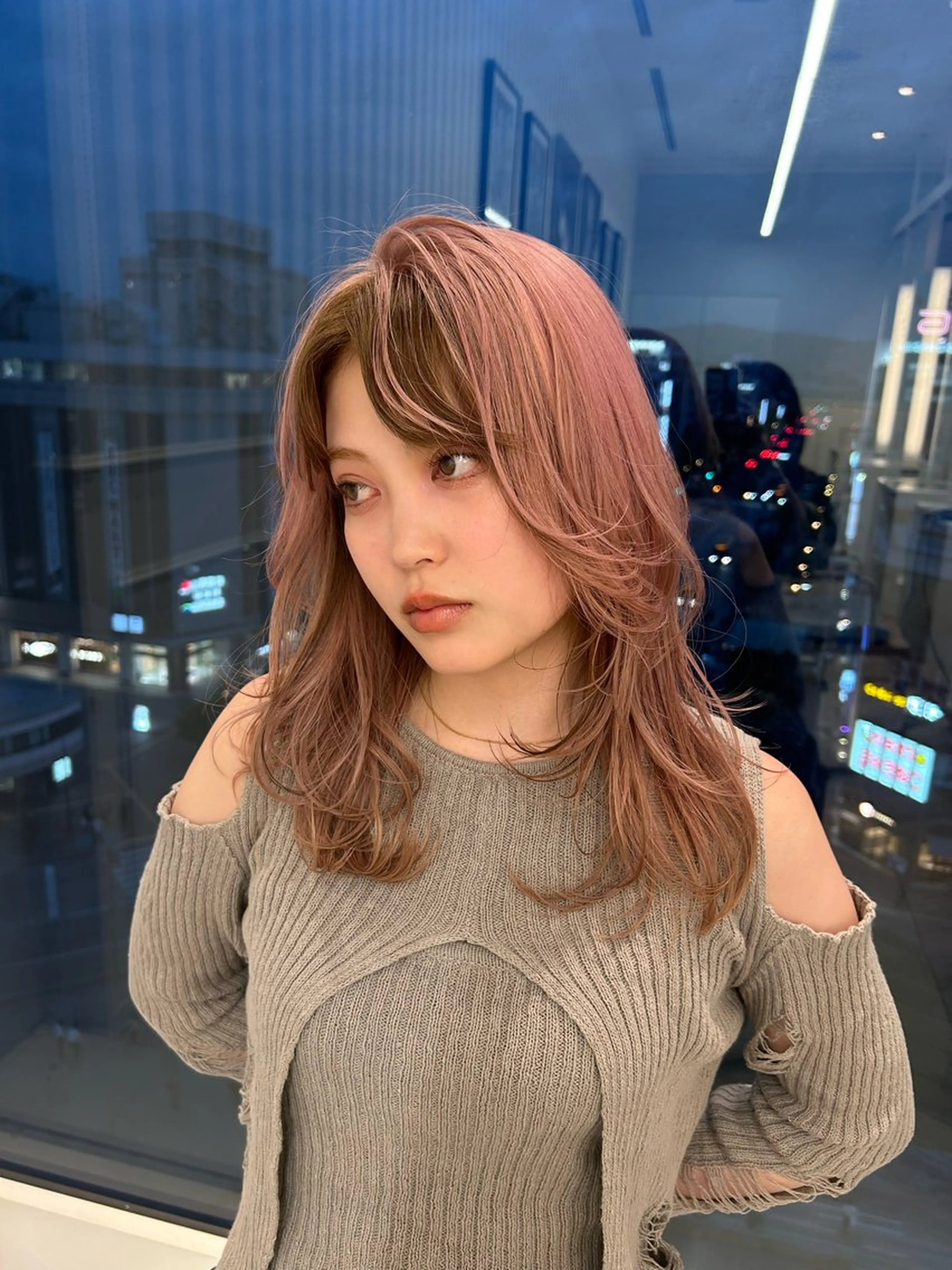 ミディアム カラー 西澤 咲輝のヘアスタイル
