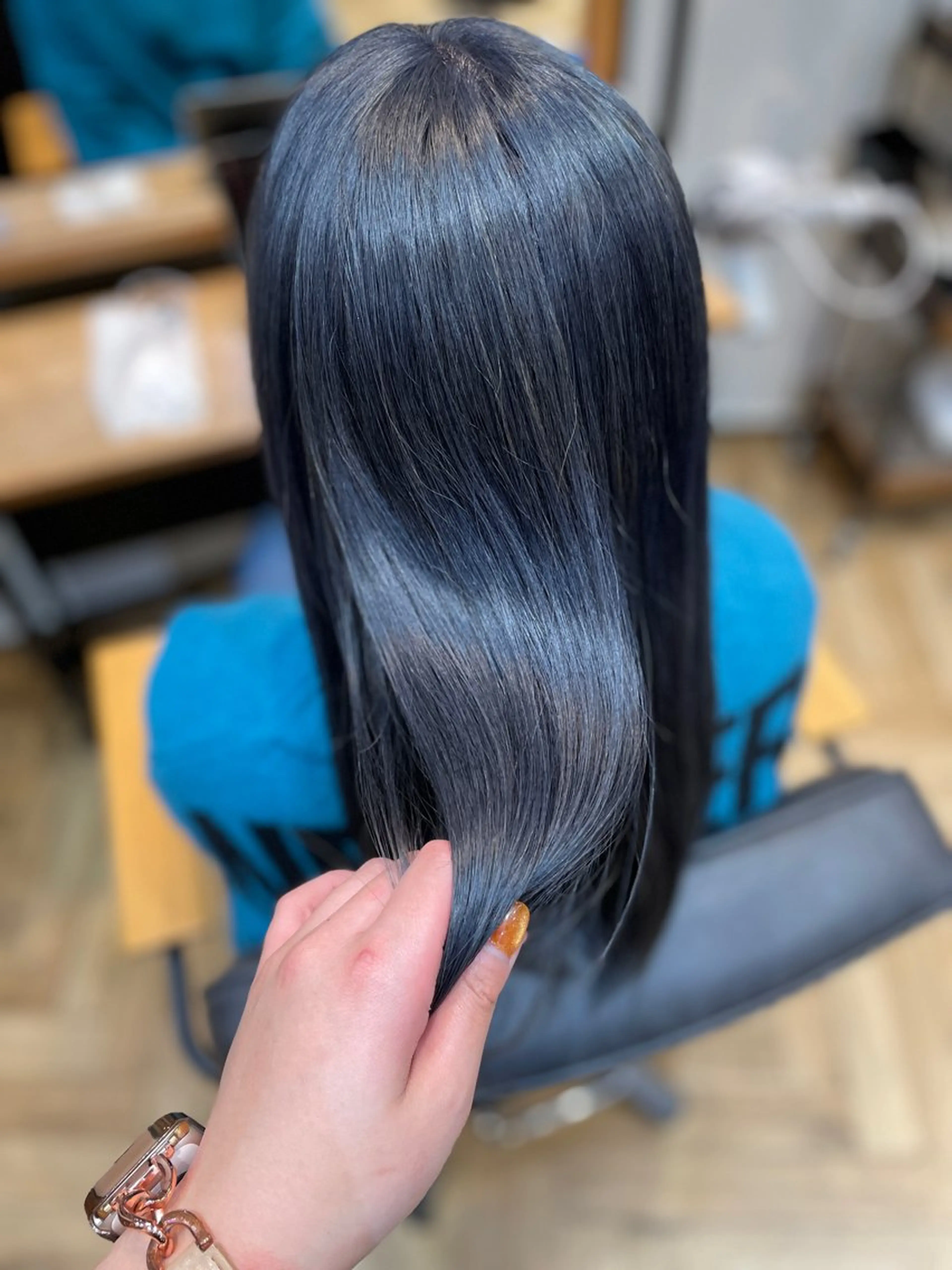 ロング カラー ブリーチ ブルーカラー ネイビーカラー ヘアカラー トリートメント 望恵🌸 韓国🇰🇷スタイルのヘアスタイル