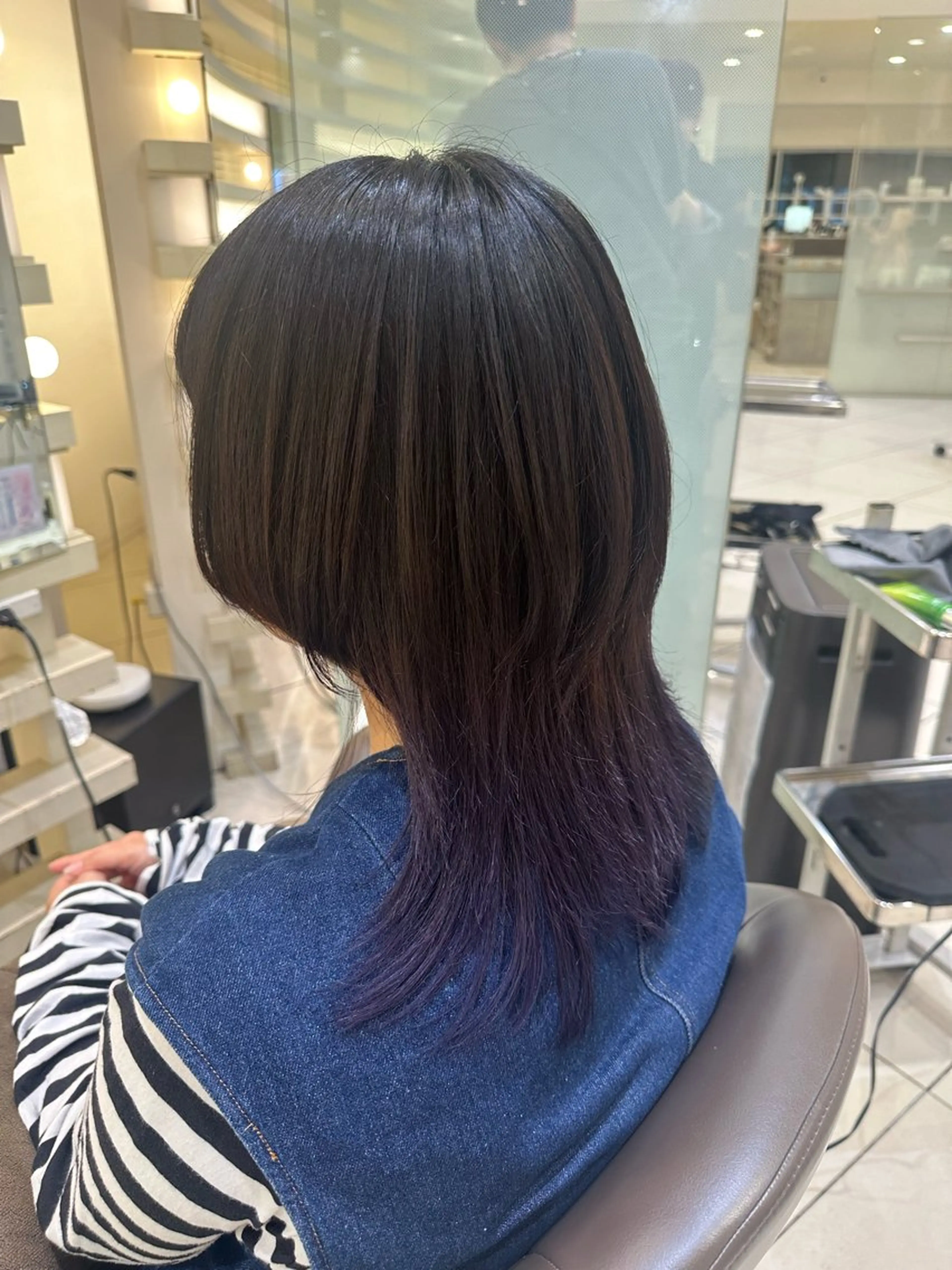 ミディアム カラー タイトボブ個性派カラ ーAKANEのヘアスタイル