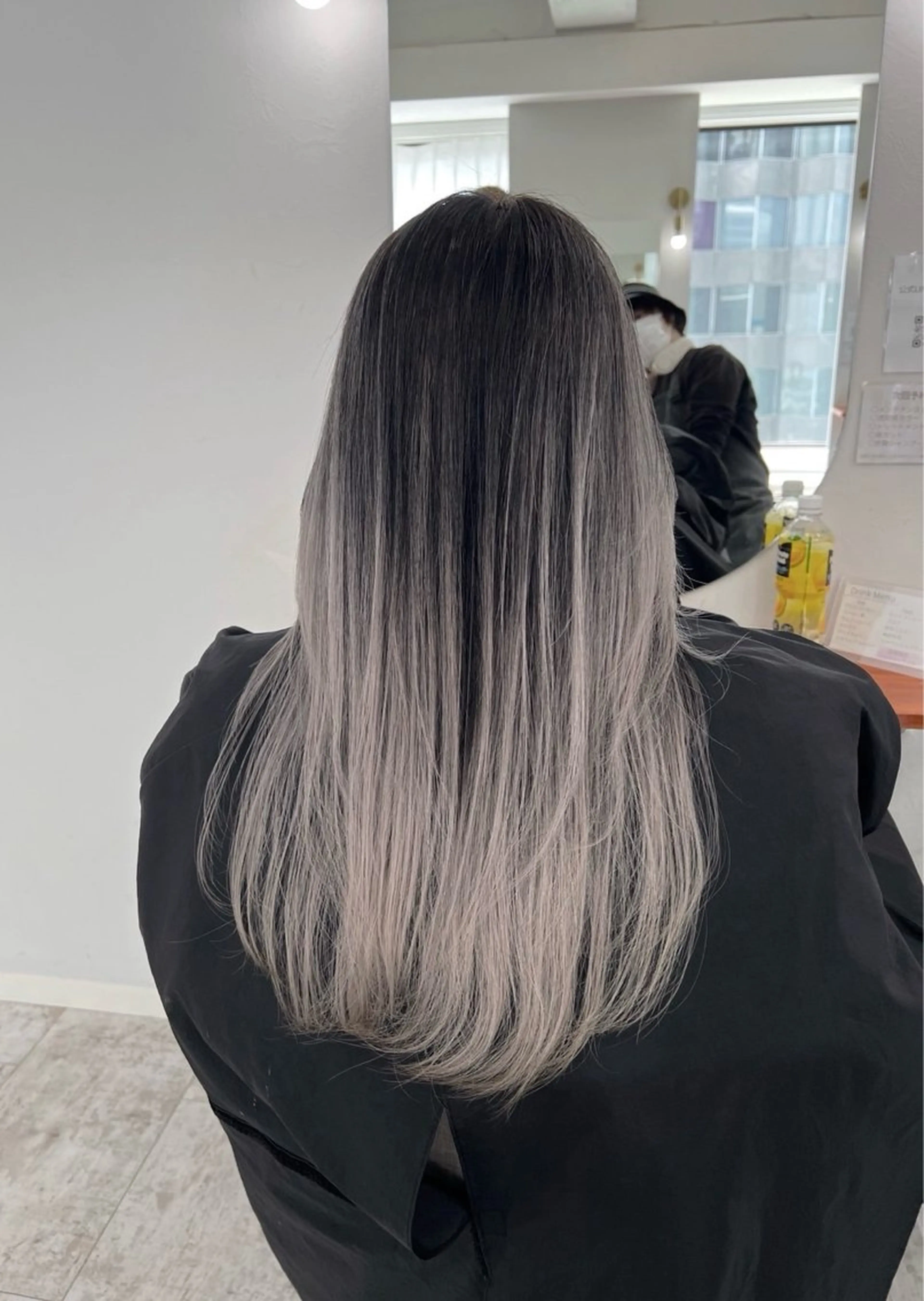 ロング カラー バレイヤージュ シルバー ホワイトシルバー レイヤーカット ヘアカラー トリートメント ROBIN所属・指名数No.1 /NAOYAのヘアスタイル