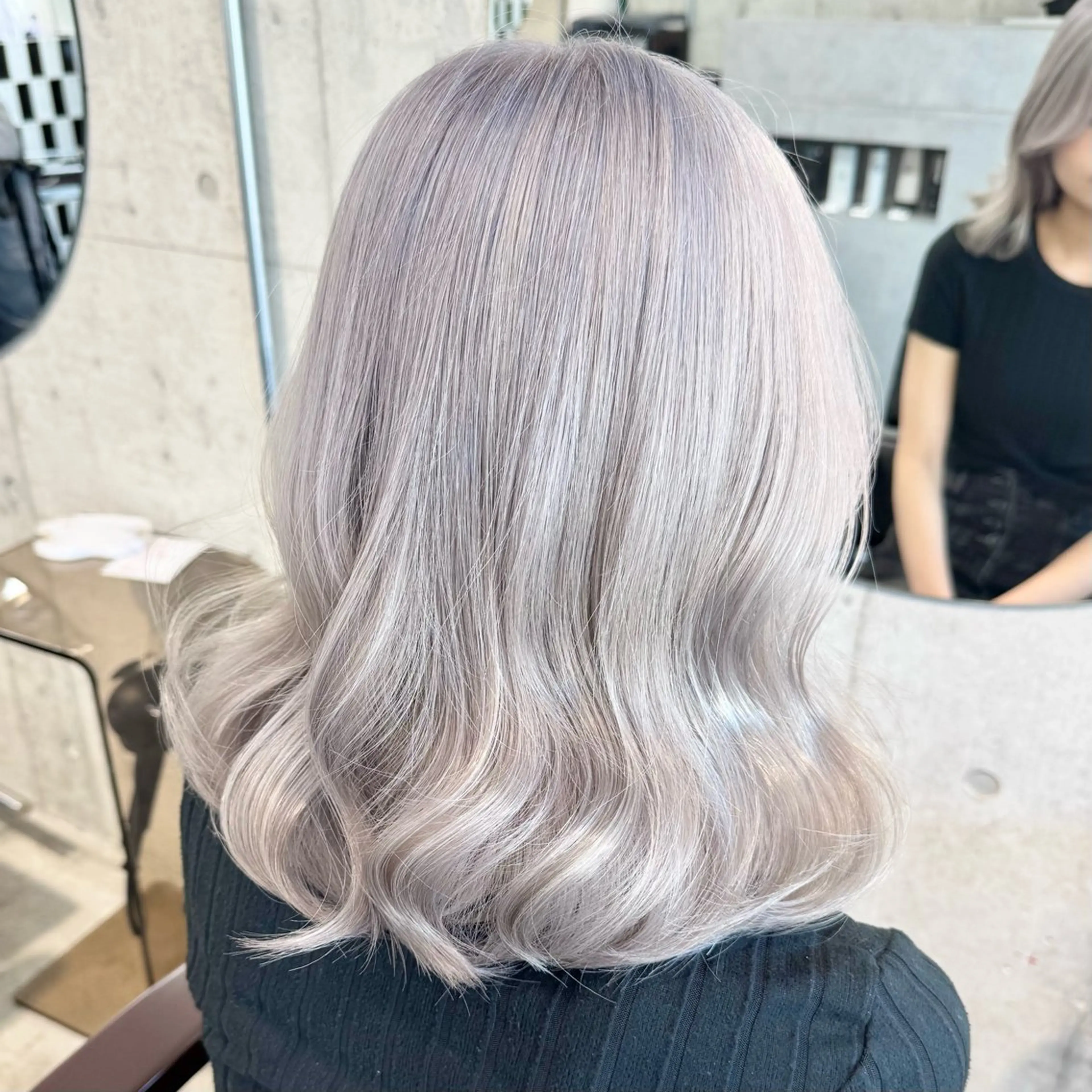 ミディアム カラー パーマ ヘアアレンジ メンズ キッズ シルバー カット ヘアカラー トリートメント ✨艶ハイトーン/ 💗モモ໒꒱のヘアスタイル