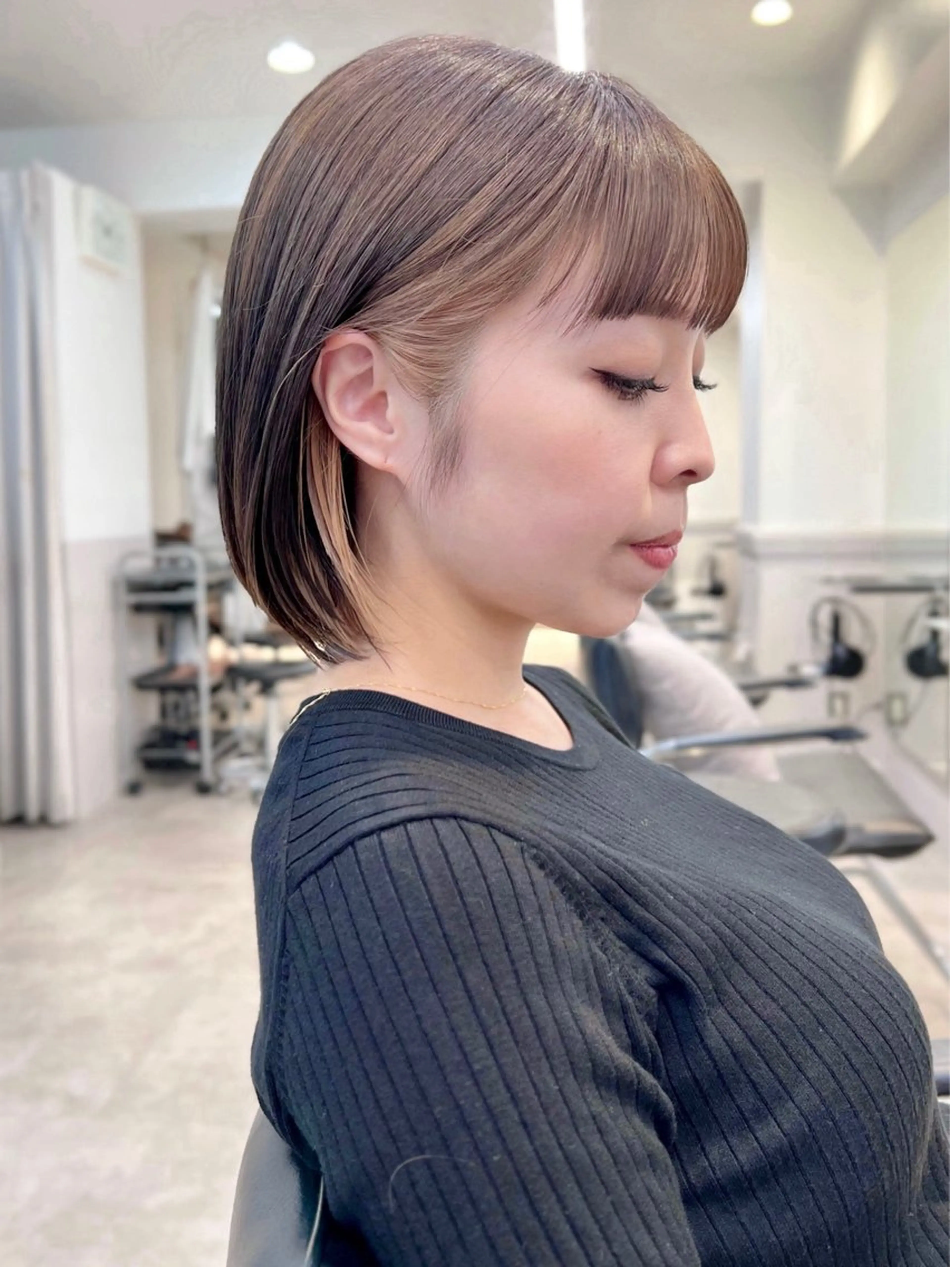 20代後半​〜​30代限定！ボブカット+イヤリングカラー＋全体カラーの写真