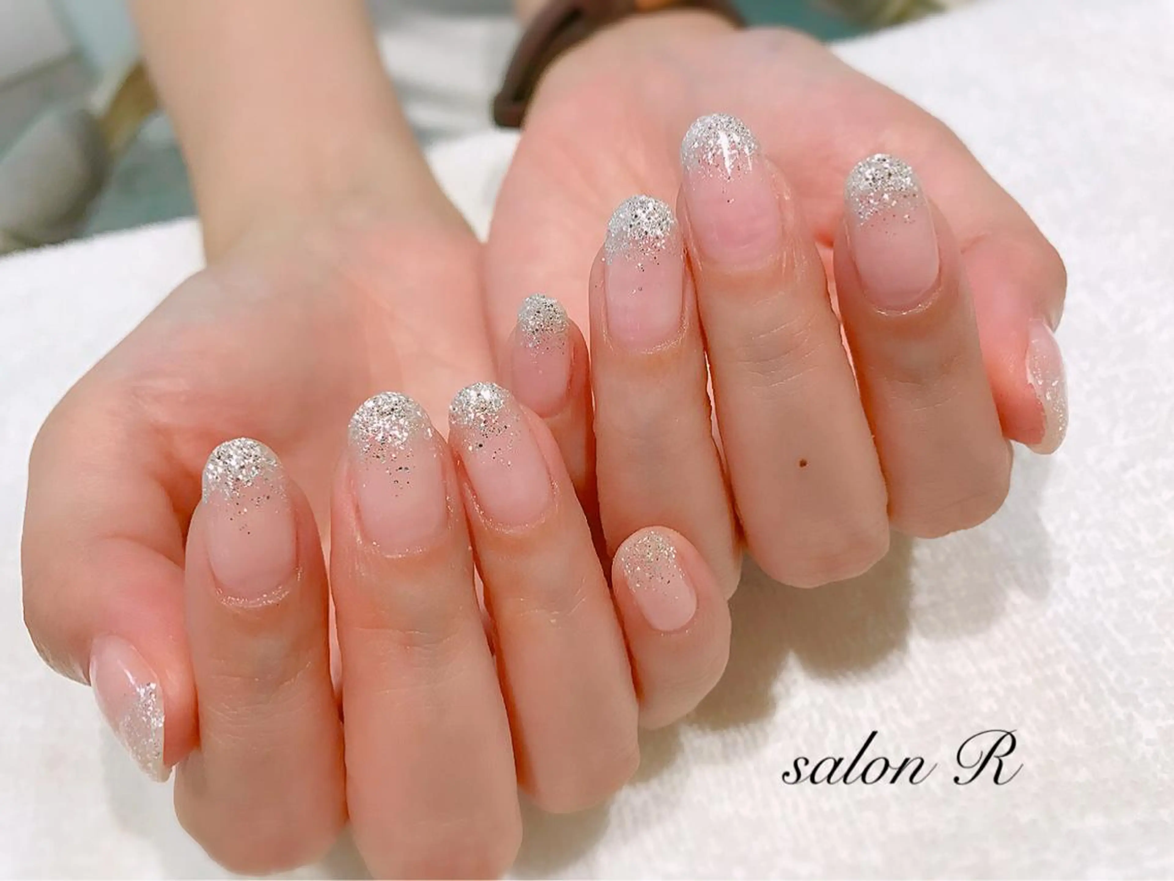 ネイル ラメ(グリッター) ラメグラデーション Re Pearl～コーディネートサロン～ 市駅前店所属・NARUMI HYODOのネイルデザイン