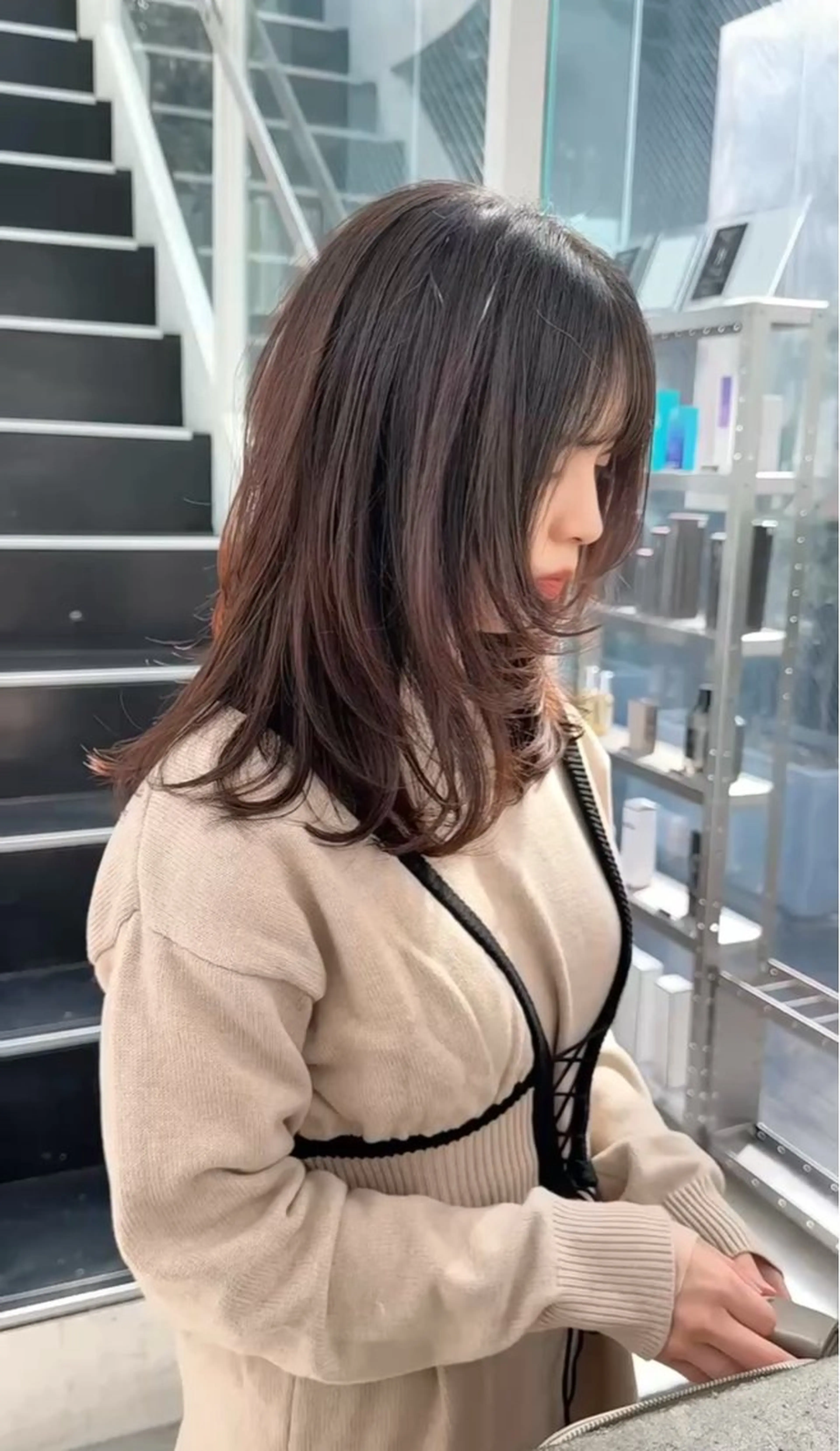 ミディアム カラー ミディアムレイヤー ベージュカラー ブリーチ ブリーチなしカラー レイヤーカット カット ヘアカラー トリートメント CHERIEブリーチ ダブルカラー　天神のヘアスタイル