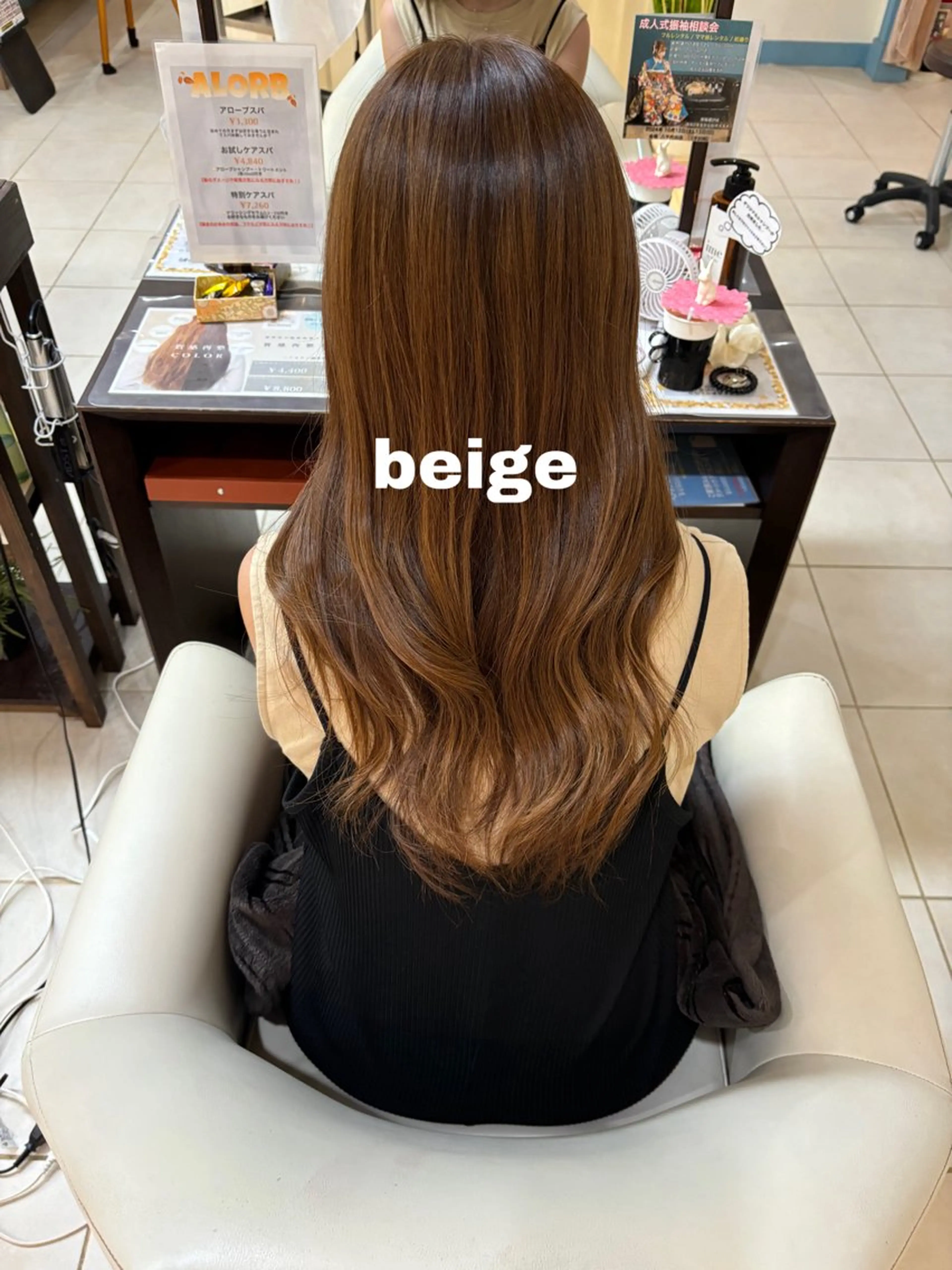 ロング カラー 伊藤 杏奈のヘアスタイル