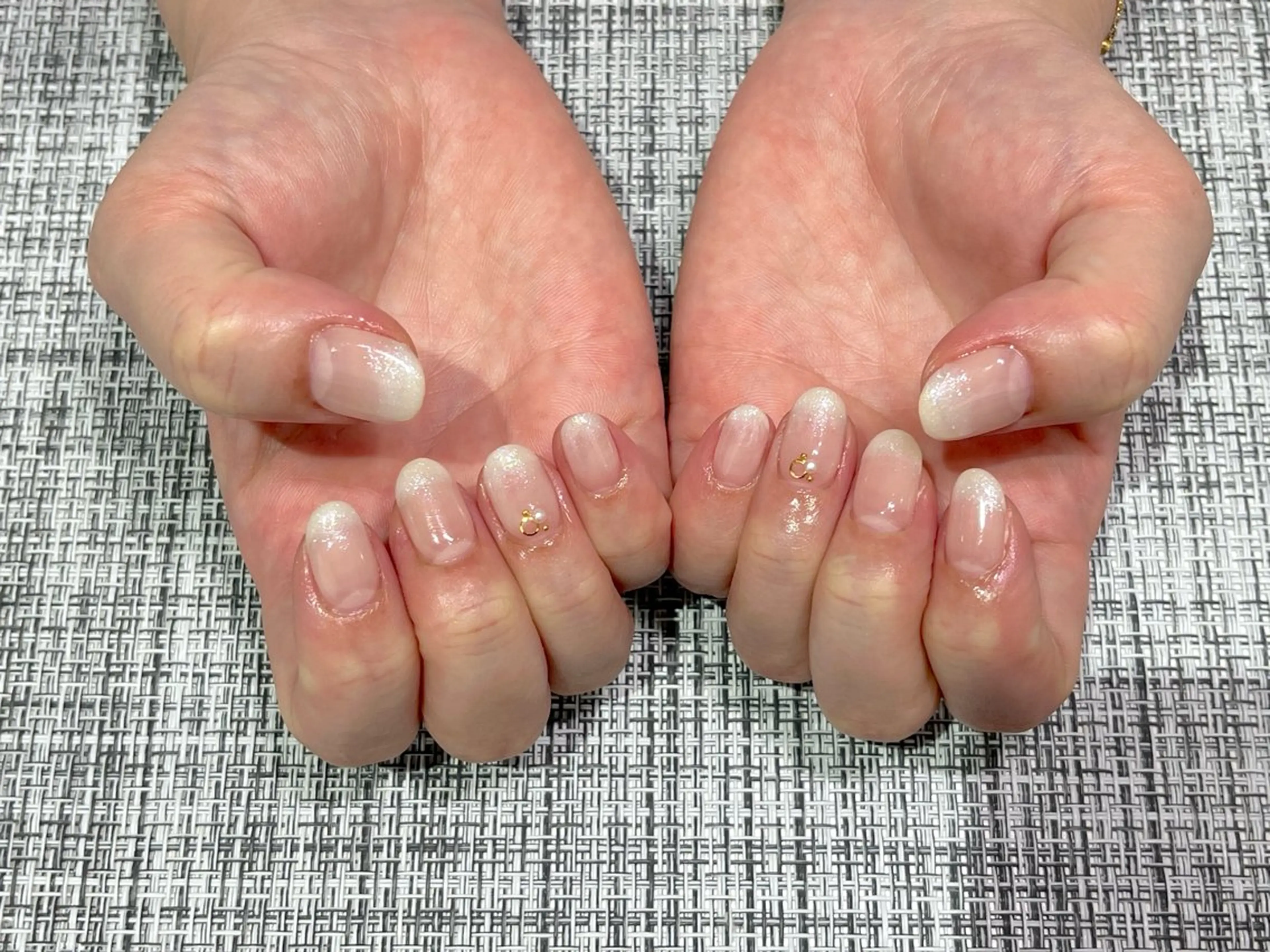 ネイル グラデーション ラメ(グリッター) ラメグラデーション ホワイト Asakawa yuzukaのネイルデザイン