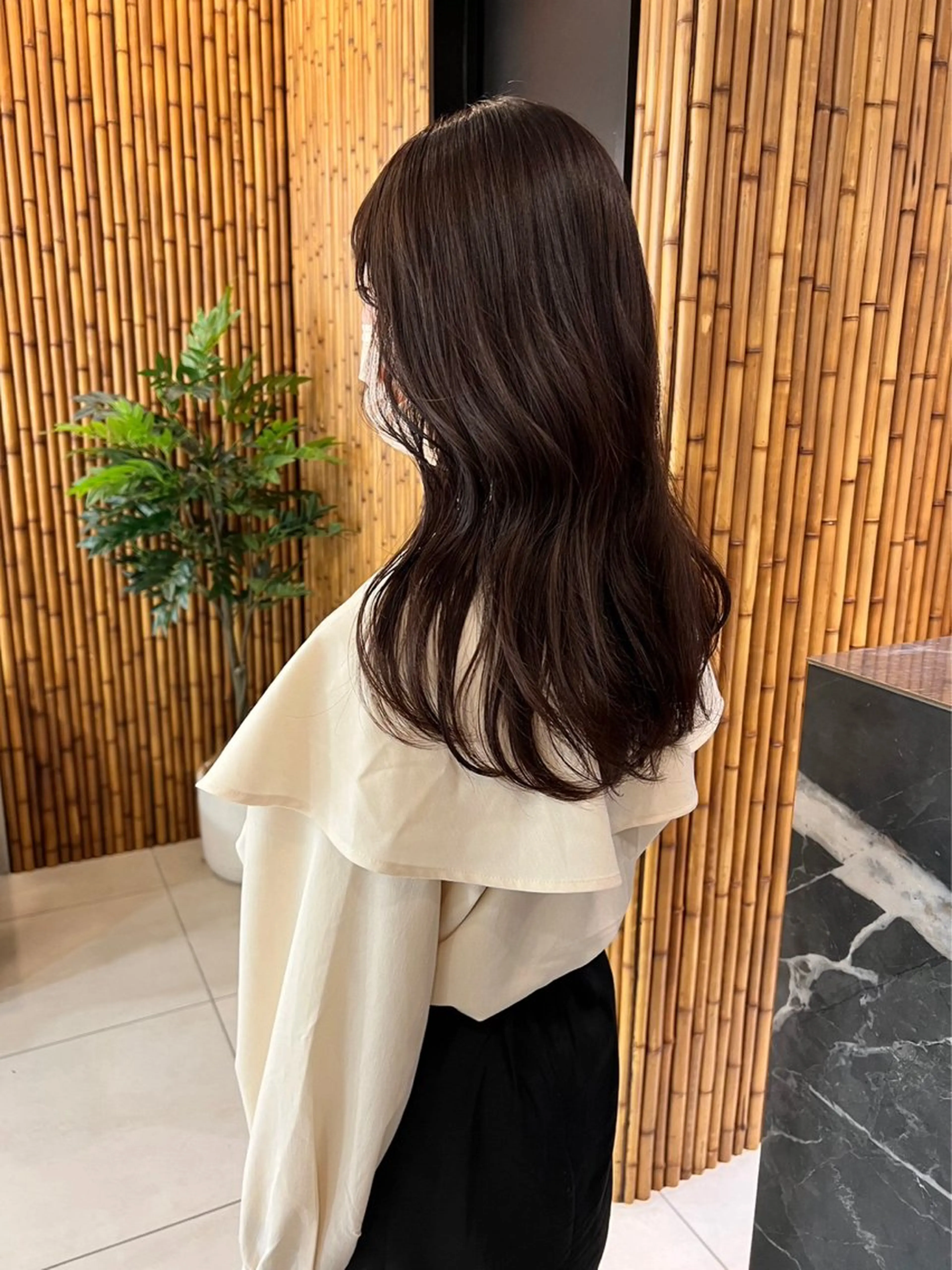 セミロング 稲吉 由莉穂のヘアスタイル