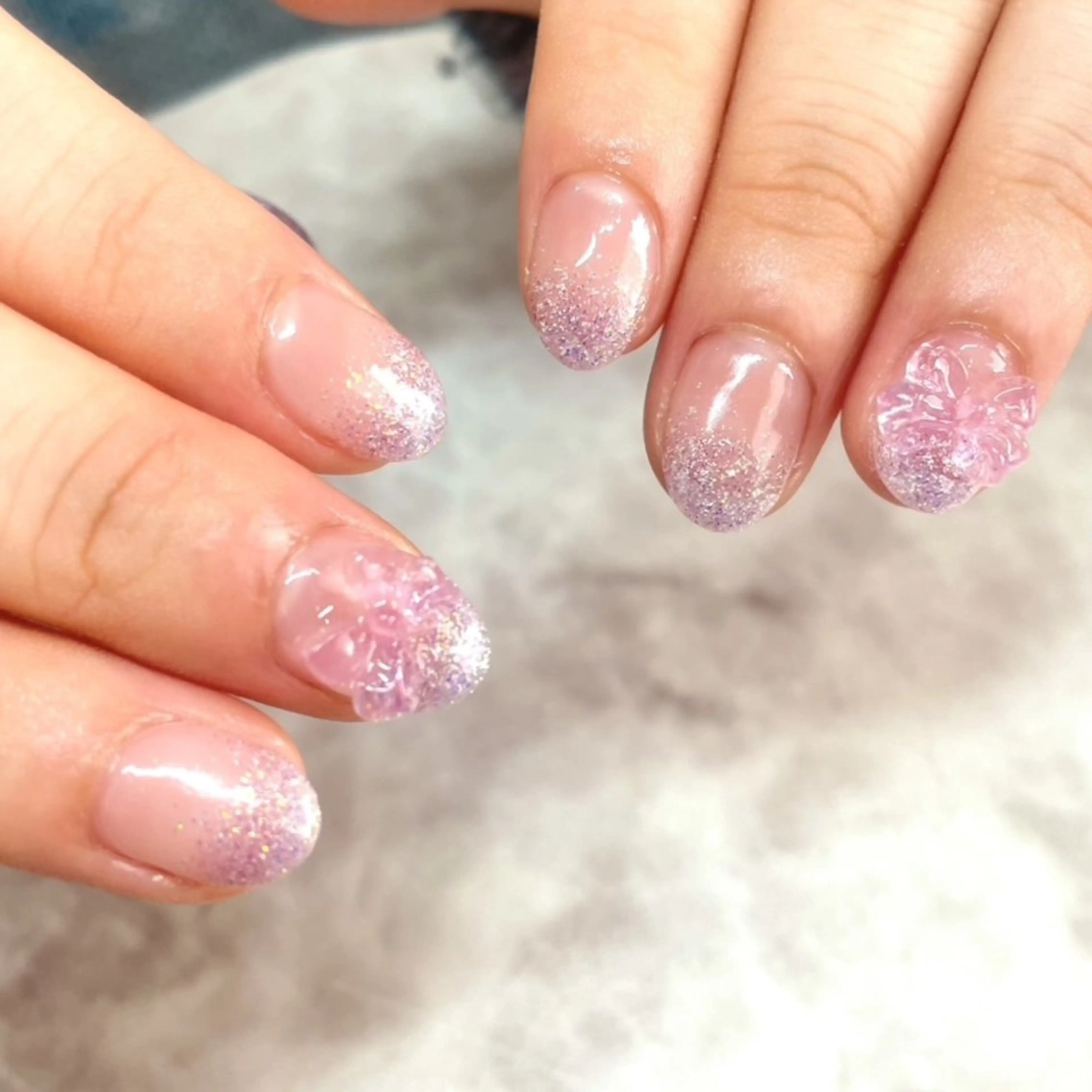 ネイル ラメ(グリッター) ラメグラデーション リボン ハンドネイル Beautiful Meかえでのネイルデザイン