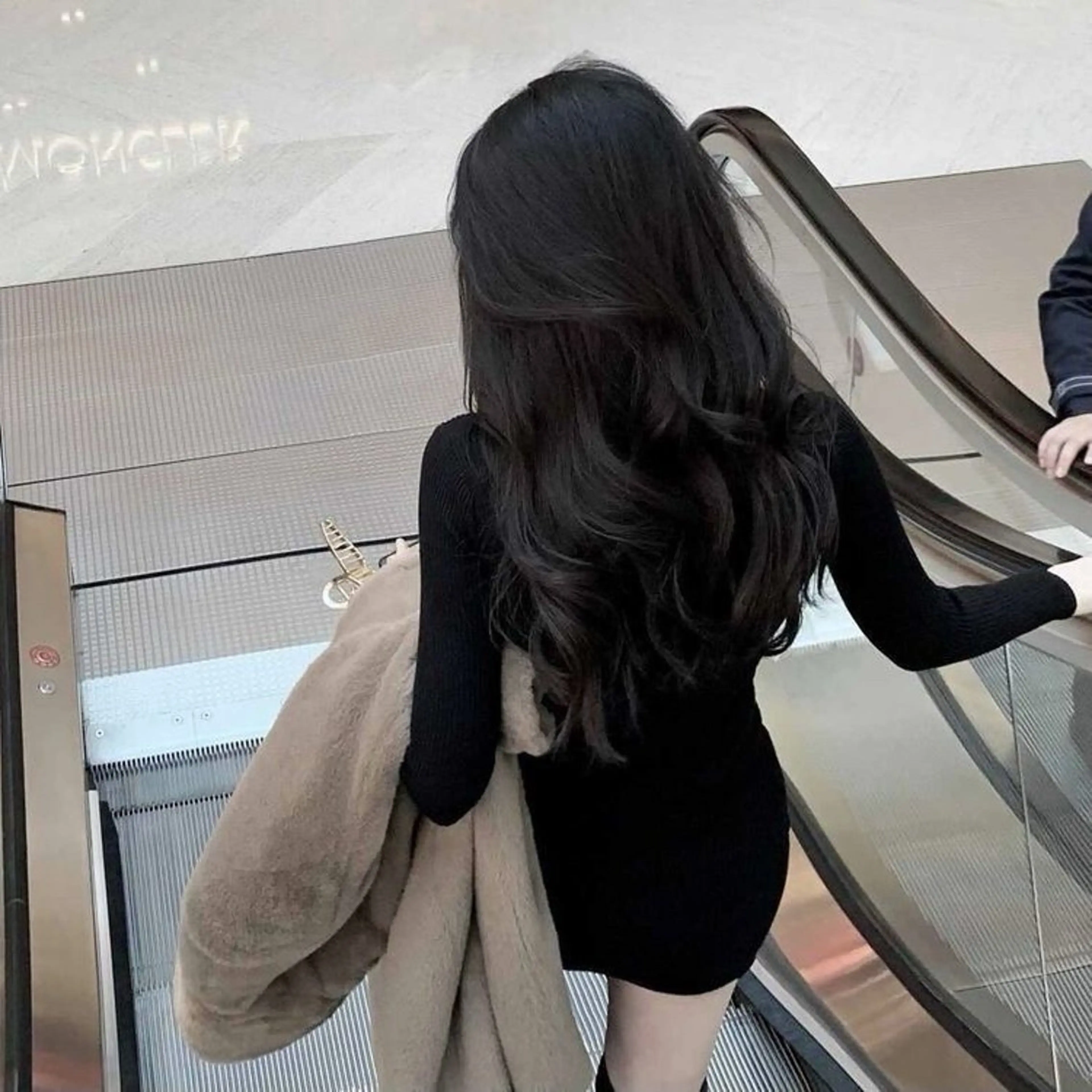 ロング カラー ヘアアレンジ 透け上品ハイトーン 職人ゆうと🤍のヘアスタイル