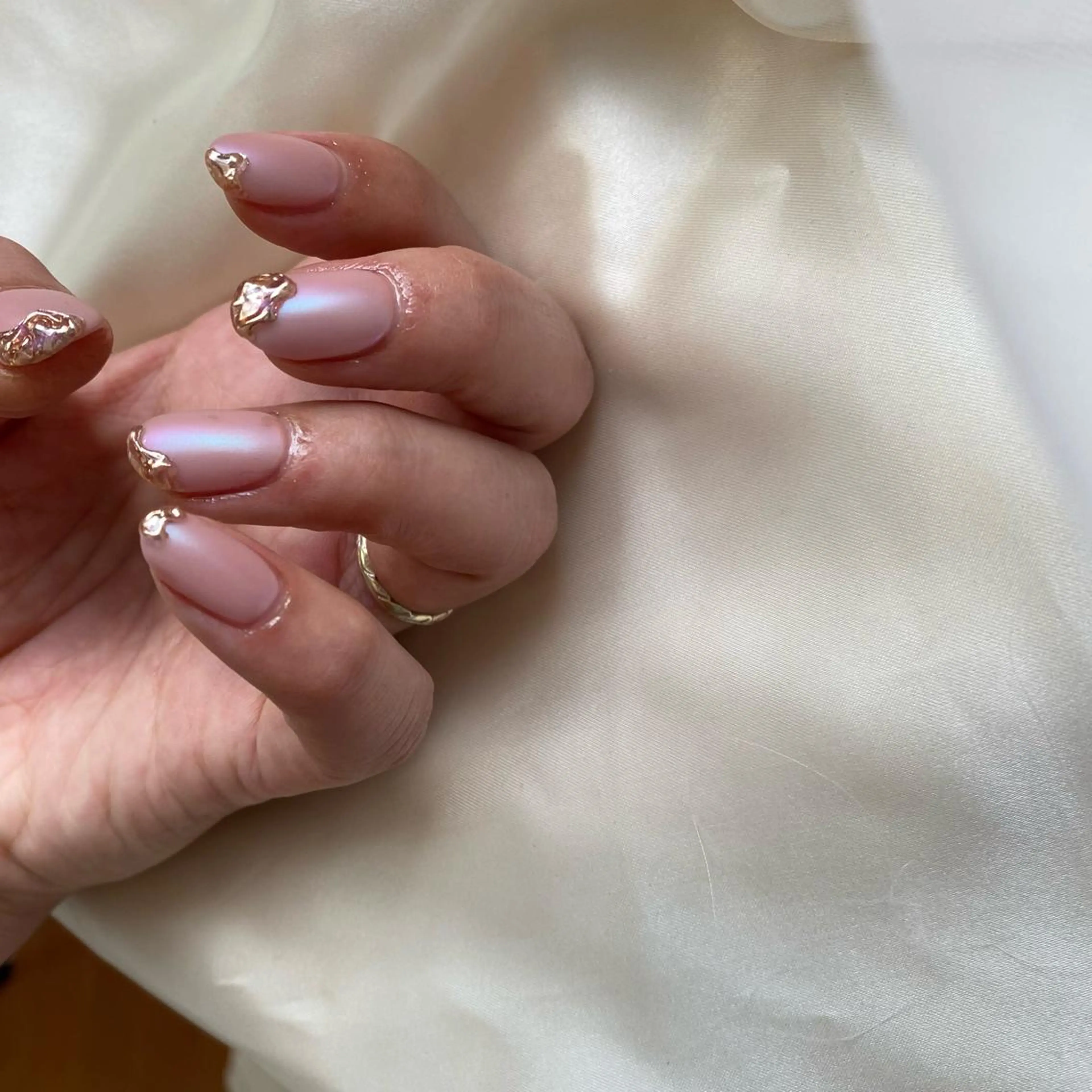 ネイル ミラーネイル atelier alle.のネイルデザイン