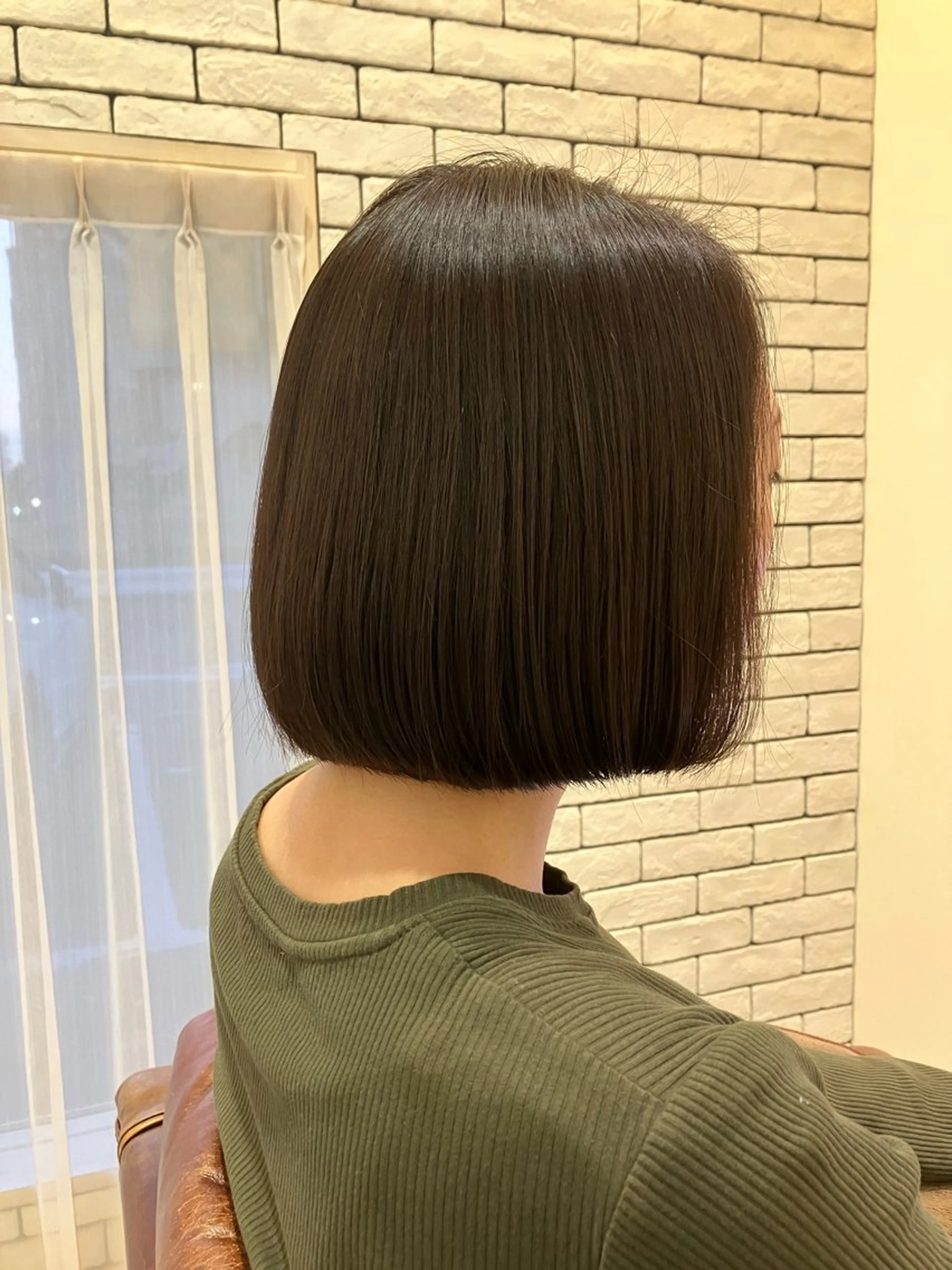 ミディアム ボブ adorableはなみずき店所属・唯一無二の曲がる 縮毛矯正 小林のヘアスタイル