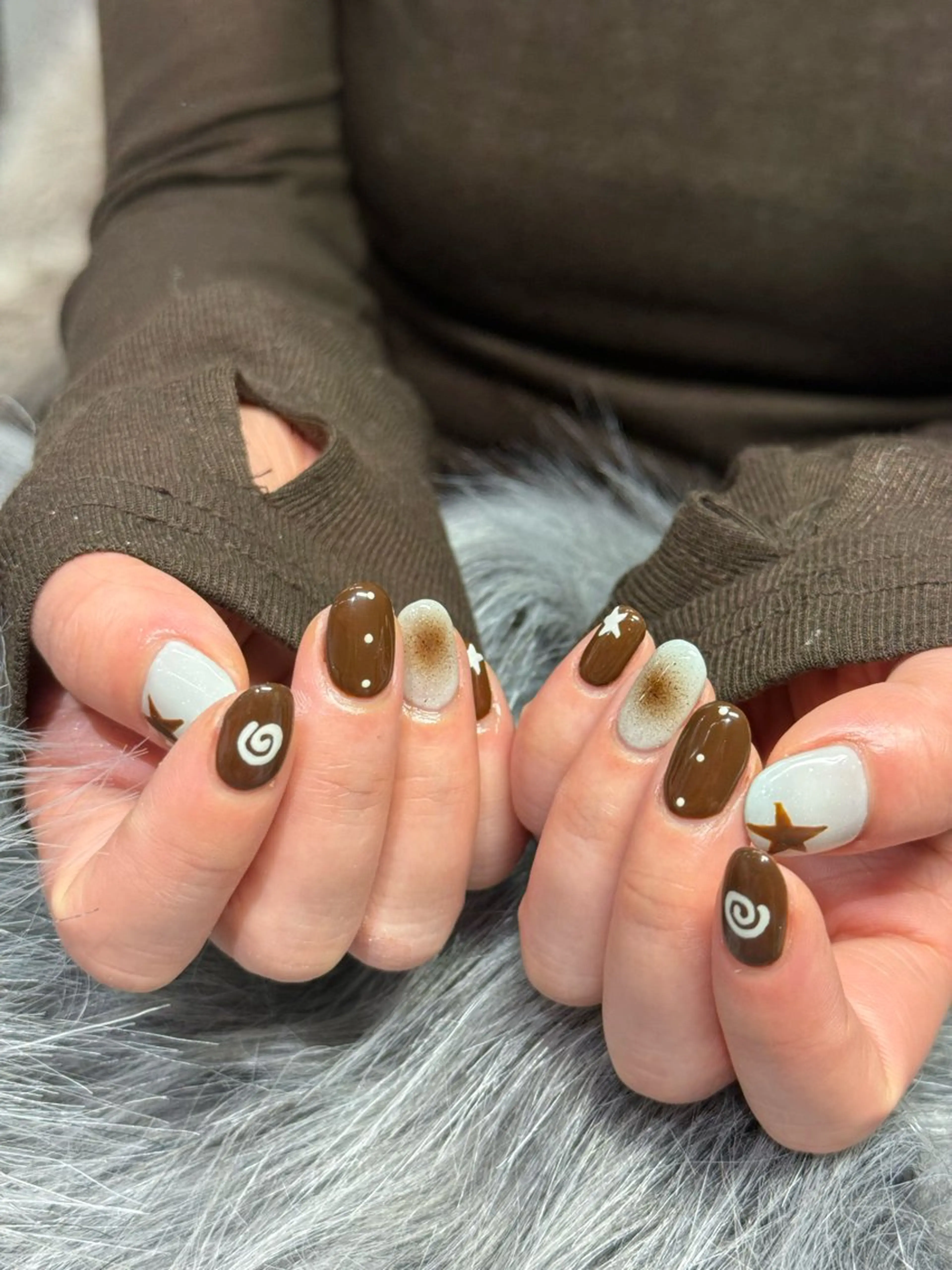 ネイル ブラウン ニュアンスネイル ハンドネイル WOLTOKYO渋谷 yunaのネイルデザイン