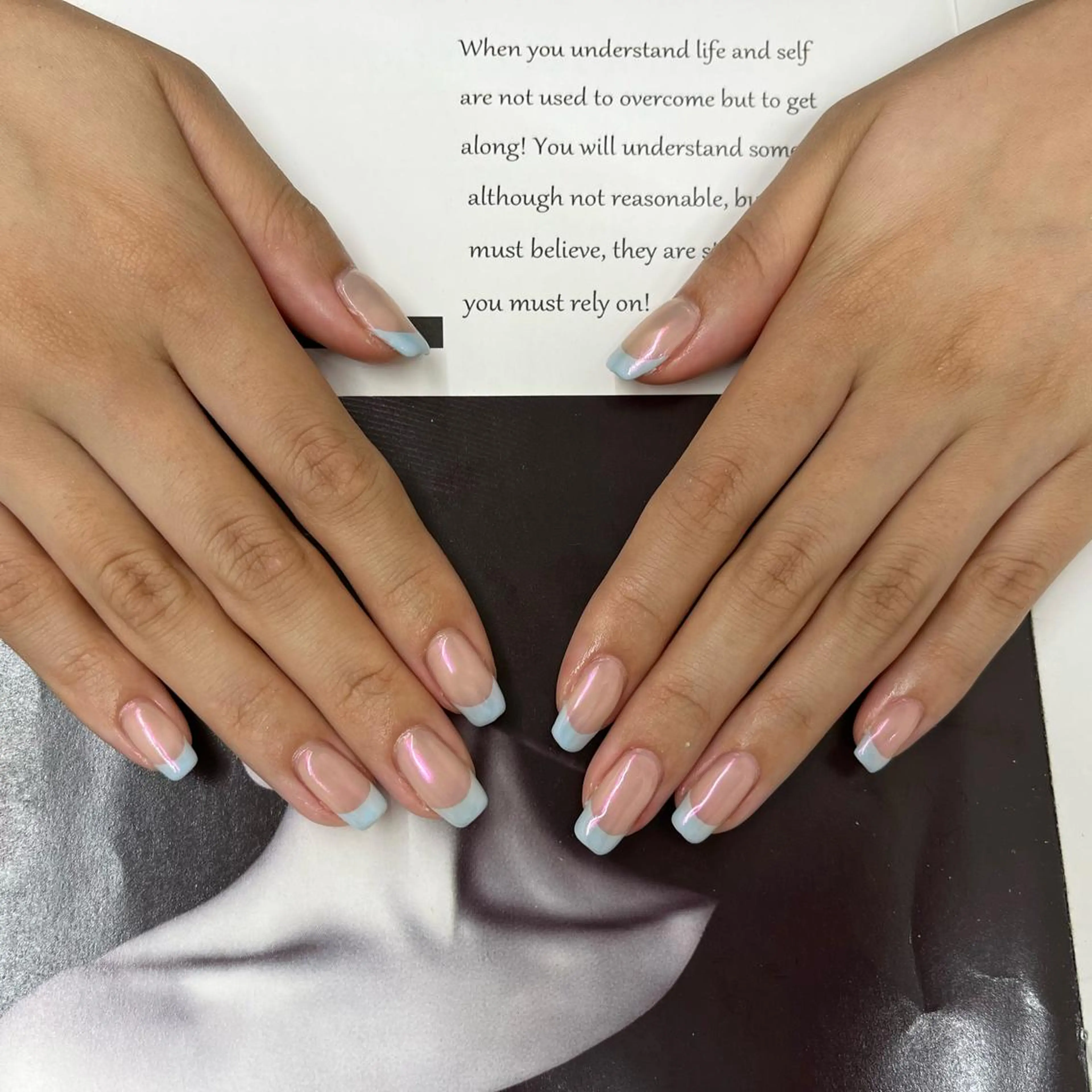 【ハンド】💚当日ご予約OK💚ミラーオロラ,マグネットフレンチ💚初回オフ無料💚の写真