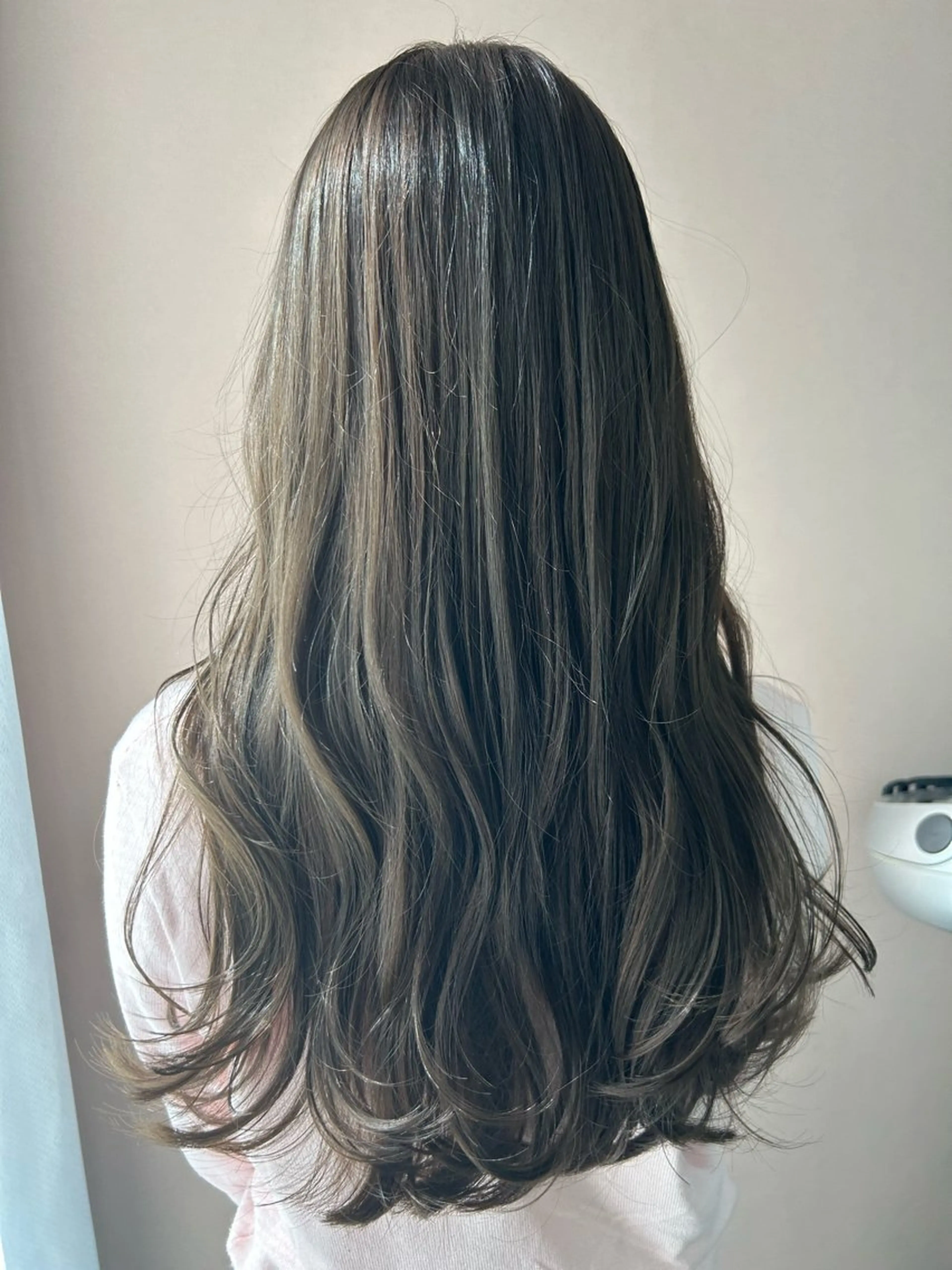 ロング カラー ブリーチ グレージュ ブリーチなしカラー オリーブグレージュ オリーブグレー カット ヘアカラー トリートメント hub hair レイヤー/透明感のヘアスタイル
