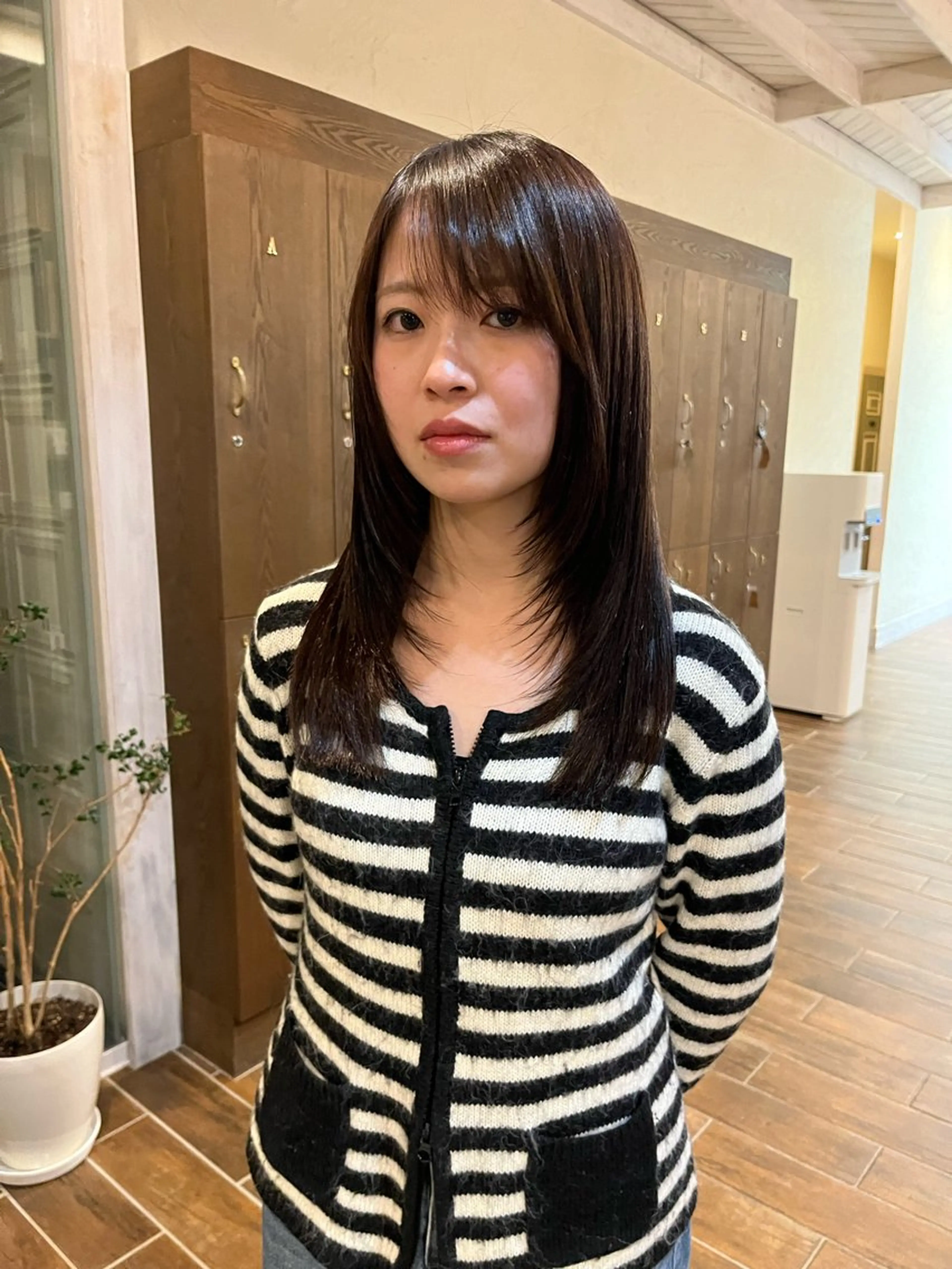 セミロング カット そね こまちのヘアスタイル