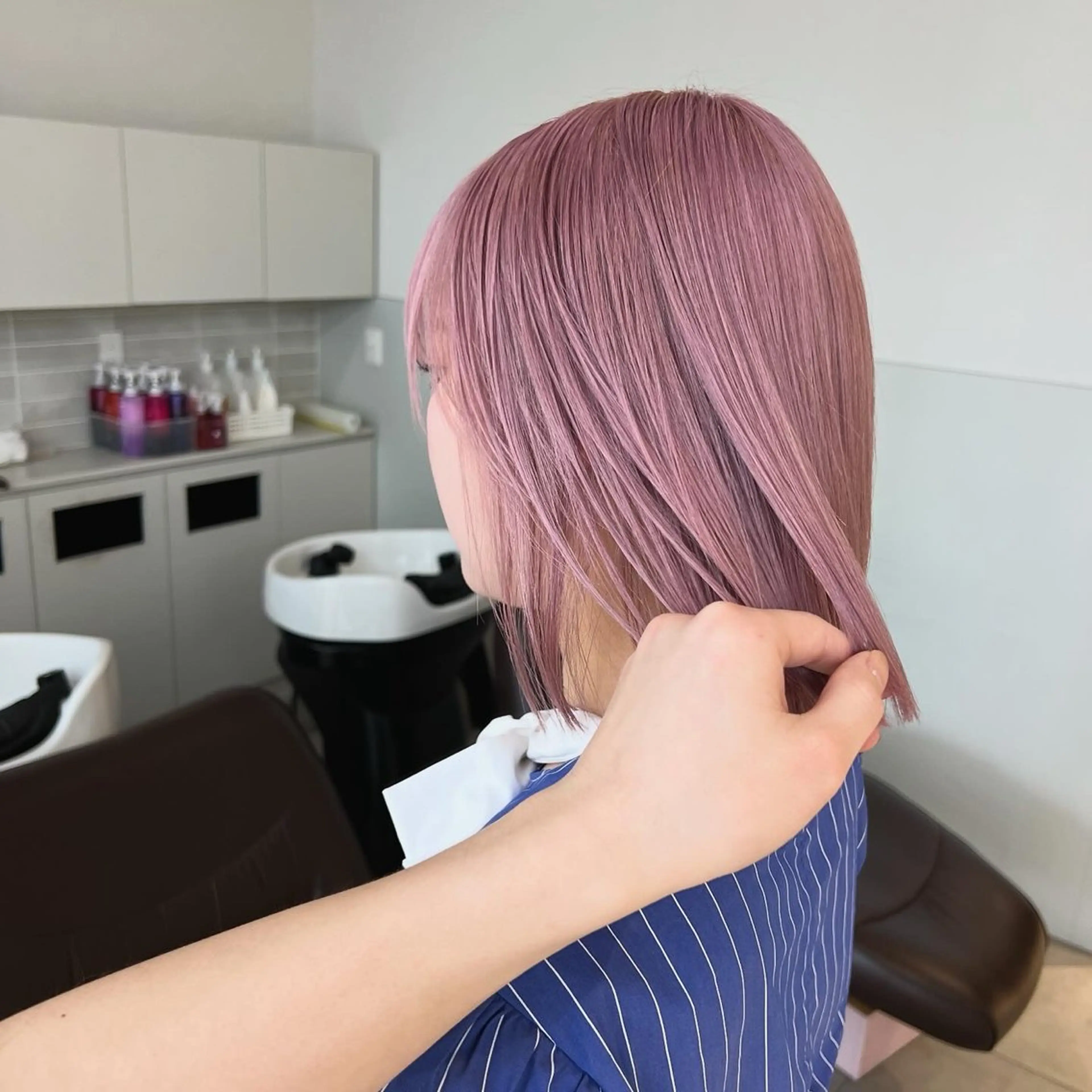 セミロング カラー アッシュ アッシュブラウン ブリーチ ブラウンカラー ケアブリーチ ヘアカラー トリートメント ヘアセット レイヤー専門家 ダブルカラー修のヘアスタイル