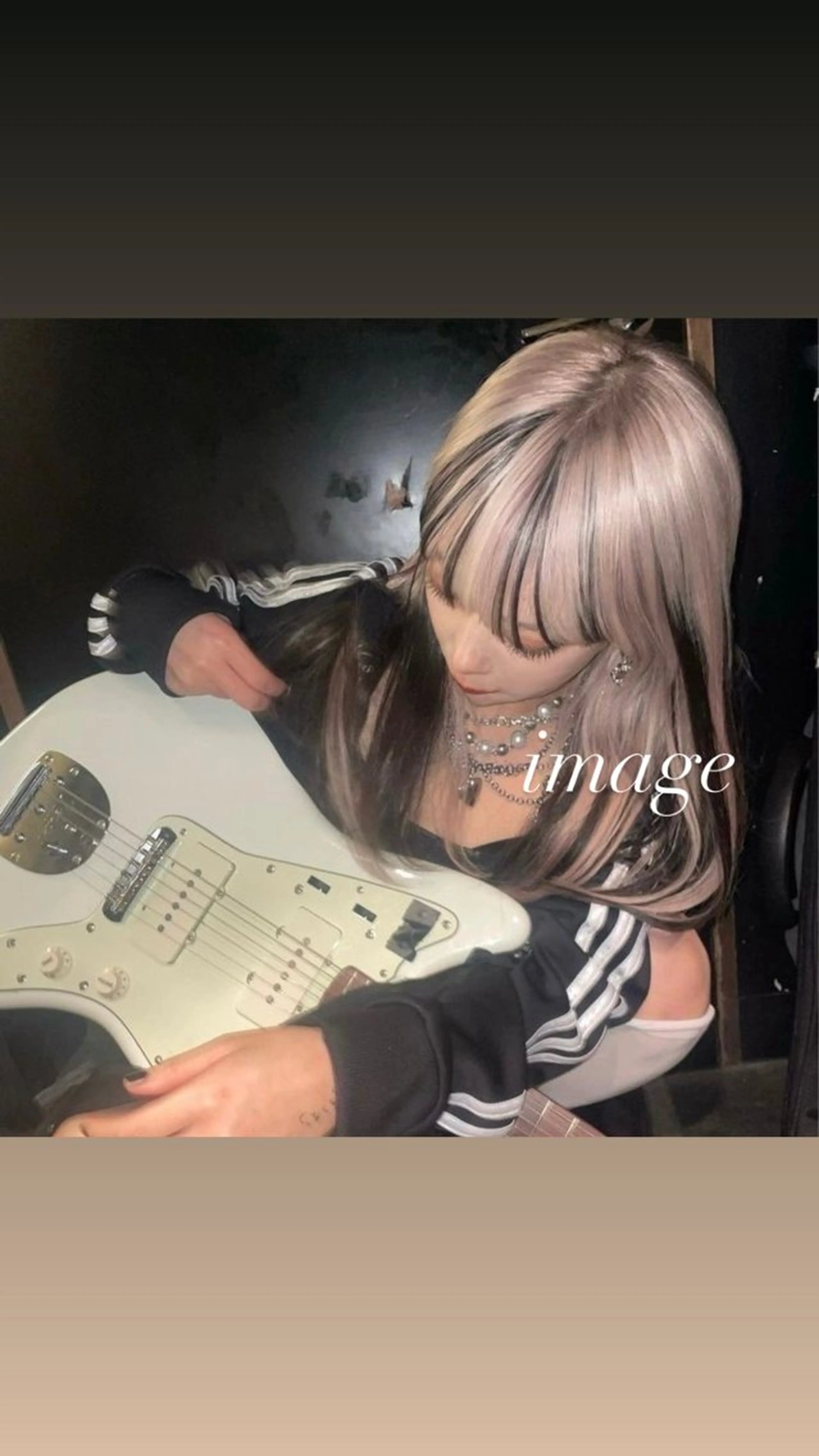 セミロング カラー ハイトーン×デザイン 🪽🫧HIKARIのヘアスタイル