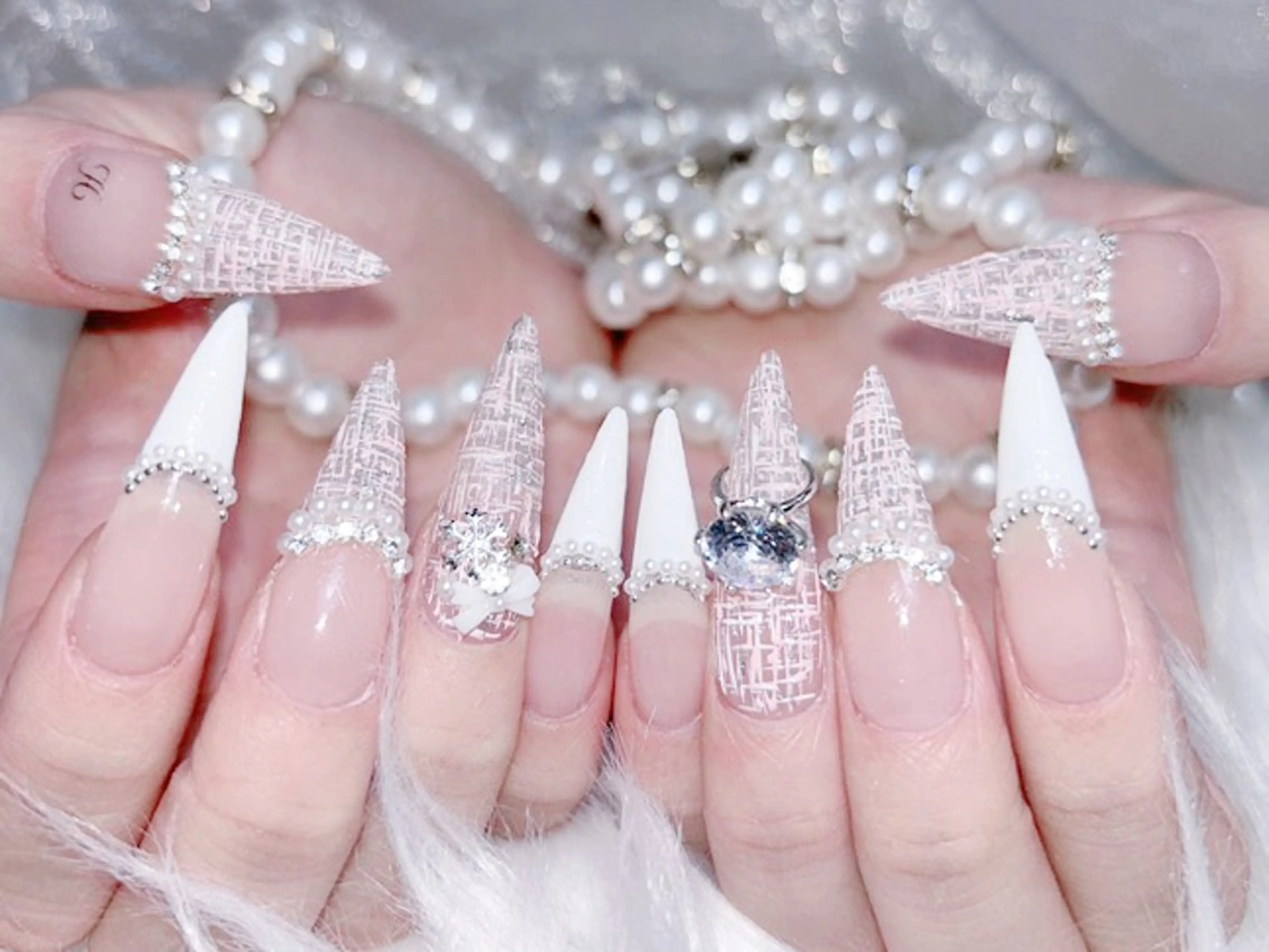 ネイル 成人式 ロングネイル マグネットネイル 大理石ネイル(マーブル) リボン ハンドネイル MoMoA Nail ネイル長さ出し専門店のネイルデザイン