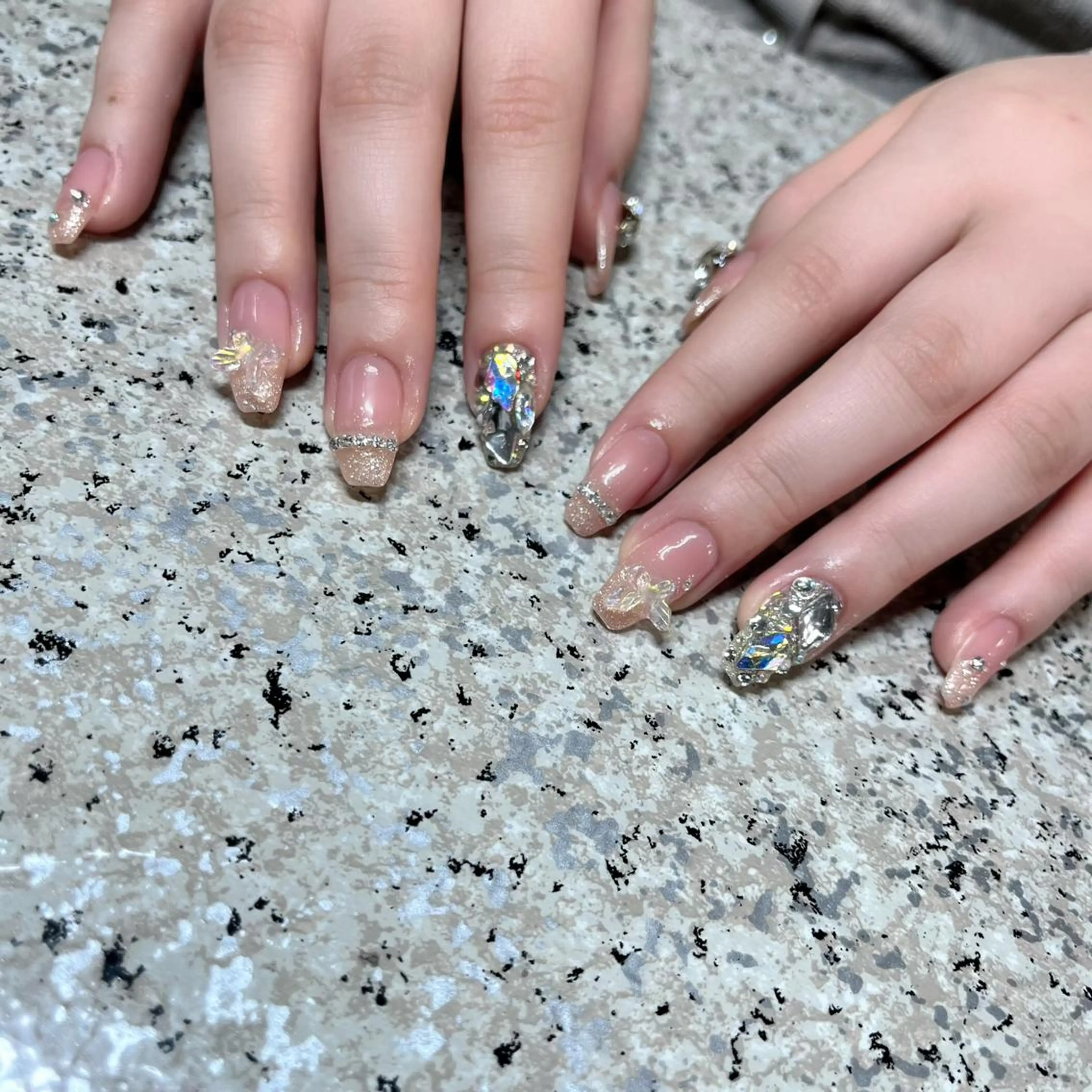 ネイル キラキラネイル nailsalon maluriのネイルデザイン