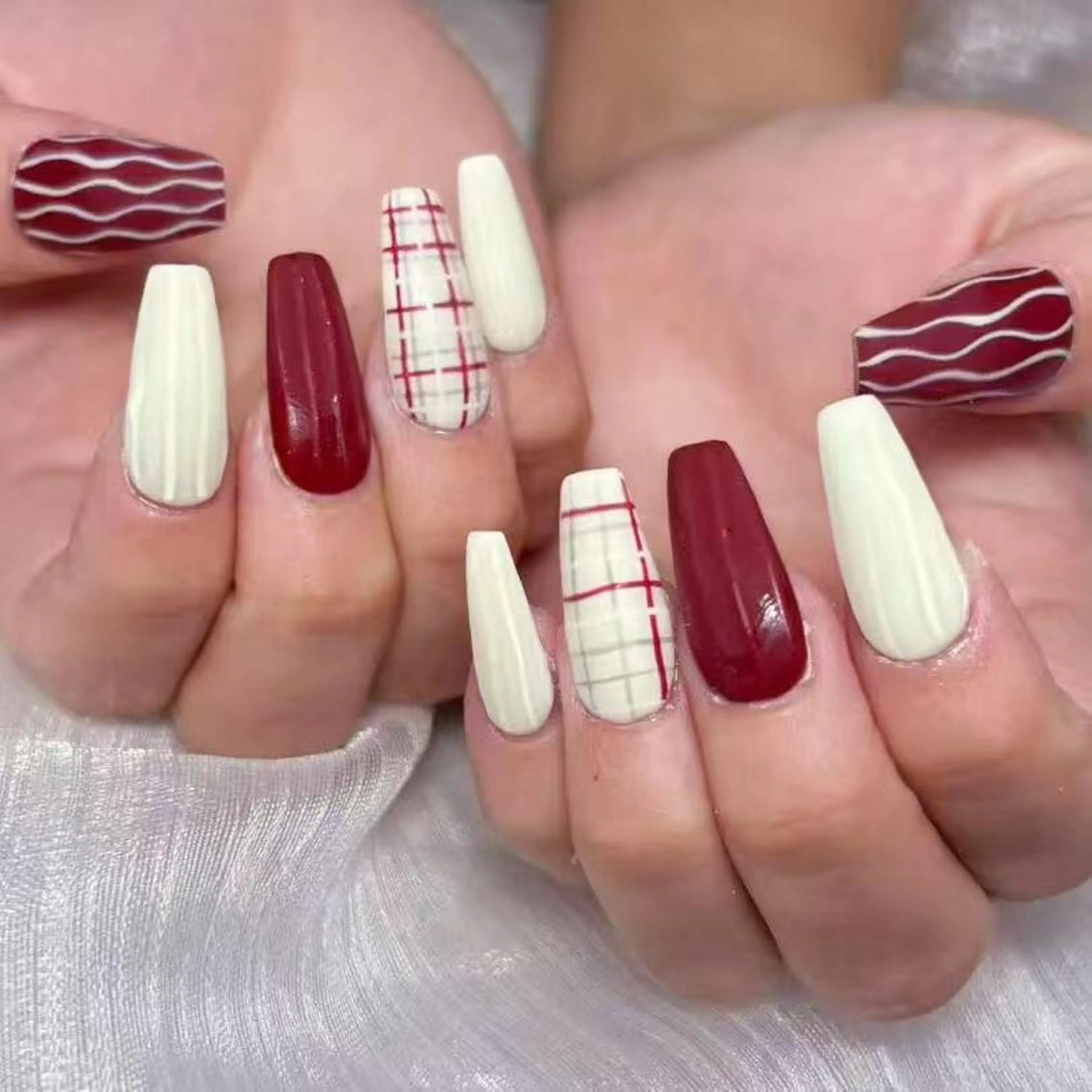 ネイル ハンドネイル ハンドケア Saki 🍒のネイルデザイン