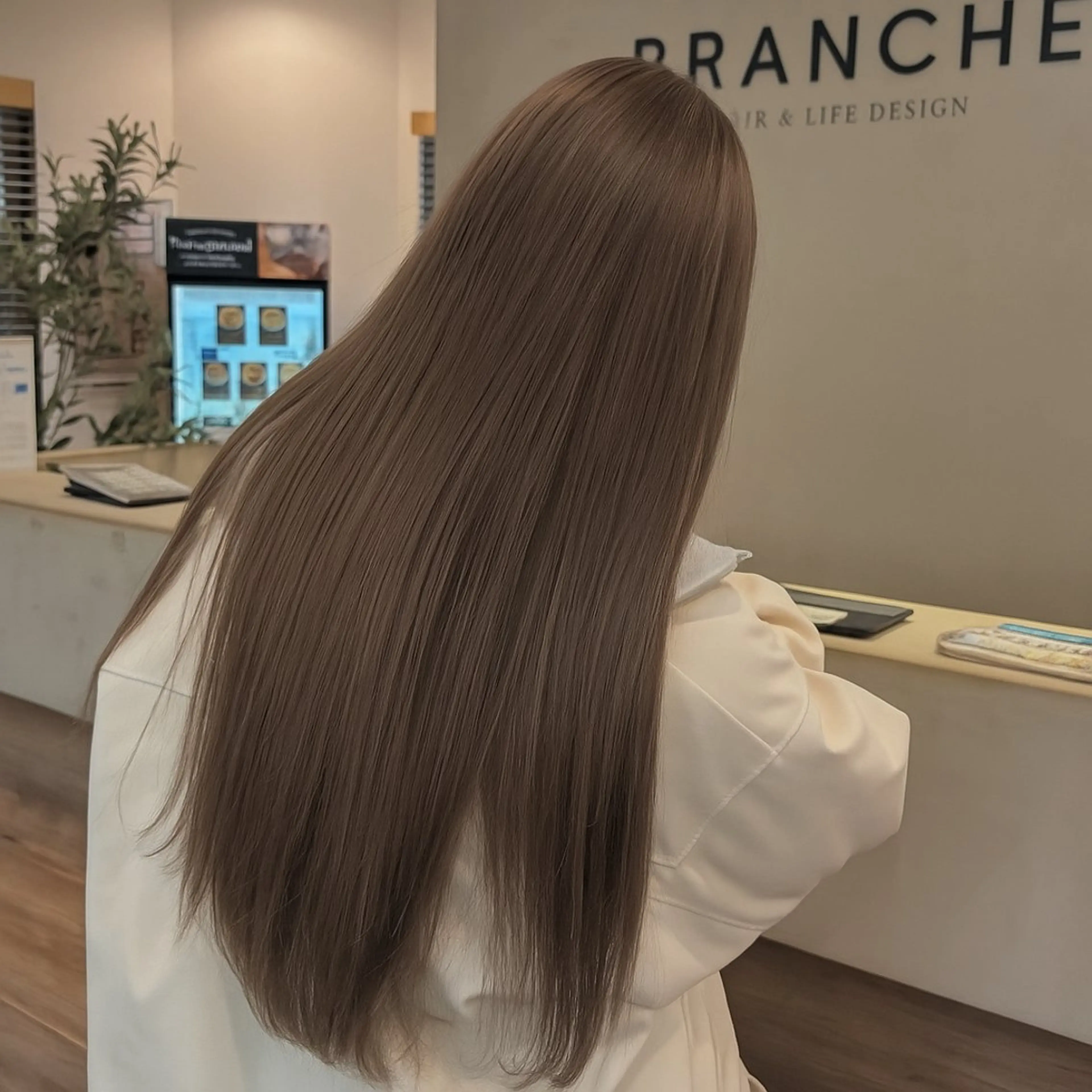 ロング カラー 透明感カラー グレージュ カット ヘアカラー 髙木琉菜 レイヤー／髪質改善のヘアスタイル