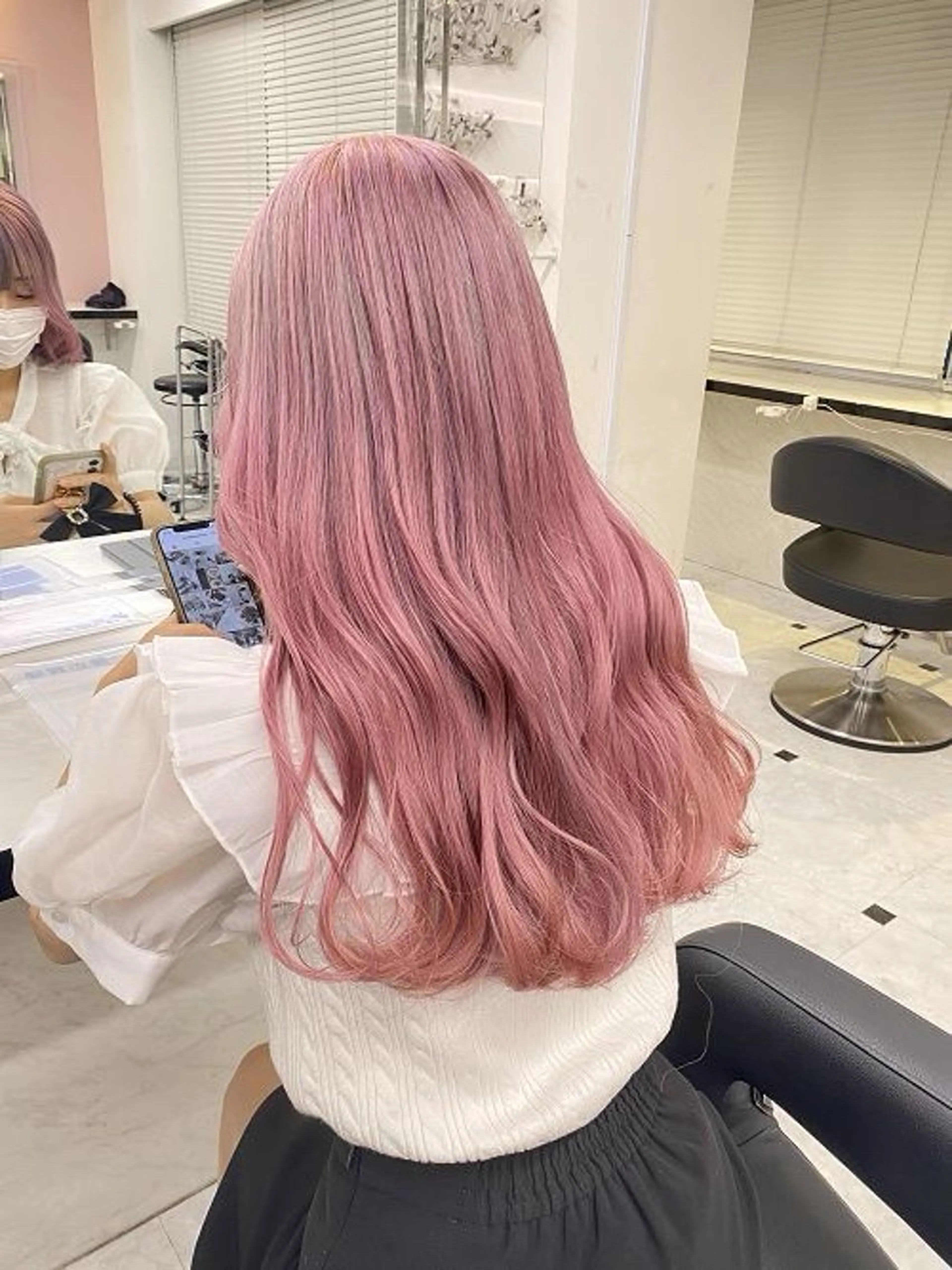 セミロング カラー ヘアアレンジ ヘアカラー トリートメント ヘアセット 🩵ダメージレス艶感 ハイトーン🩷のヘアスタイル