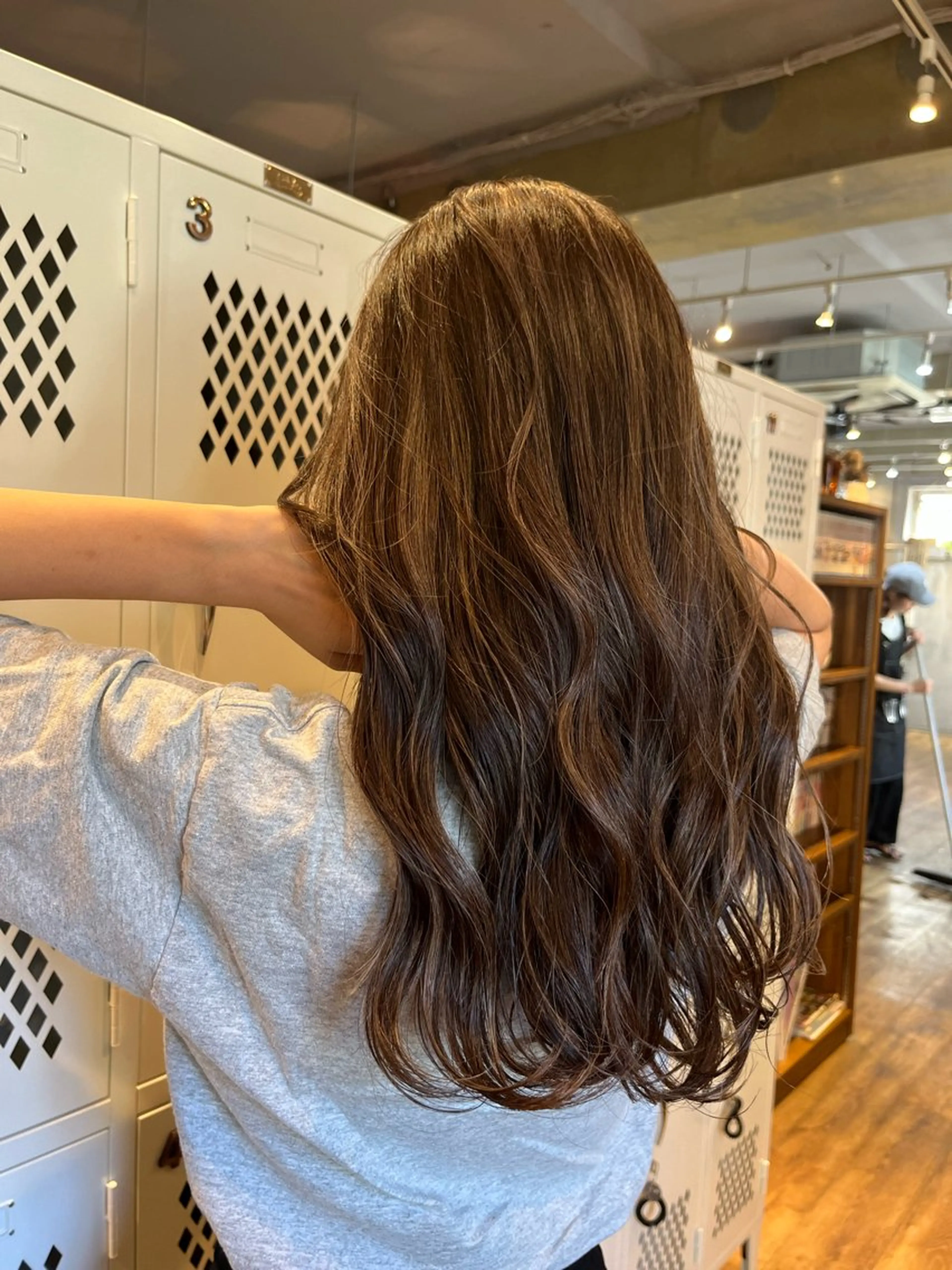 ロング カラー ハイライトカラー ハイライト ロング toi【トワ】所属・安達 俊亮のヘアスタイル