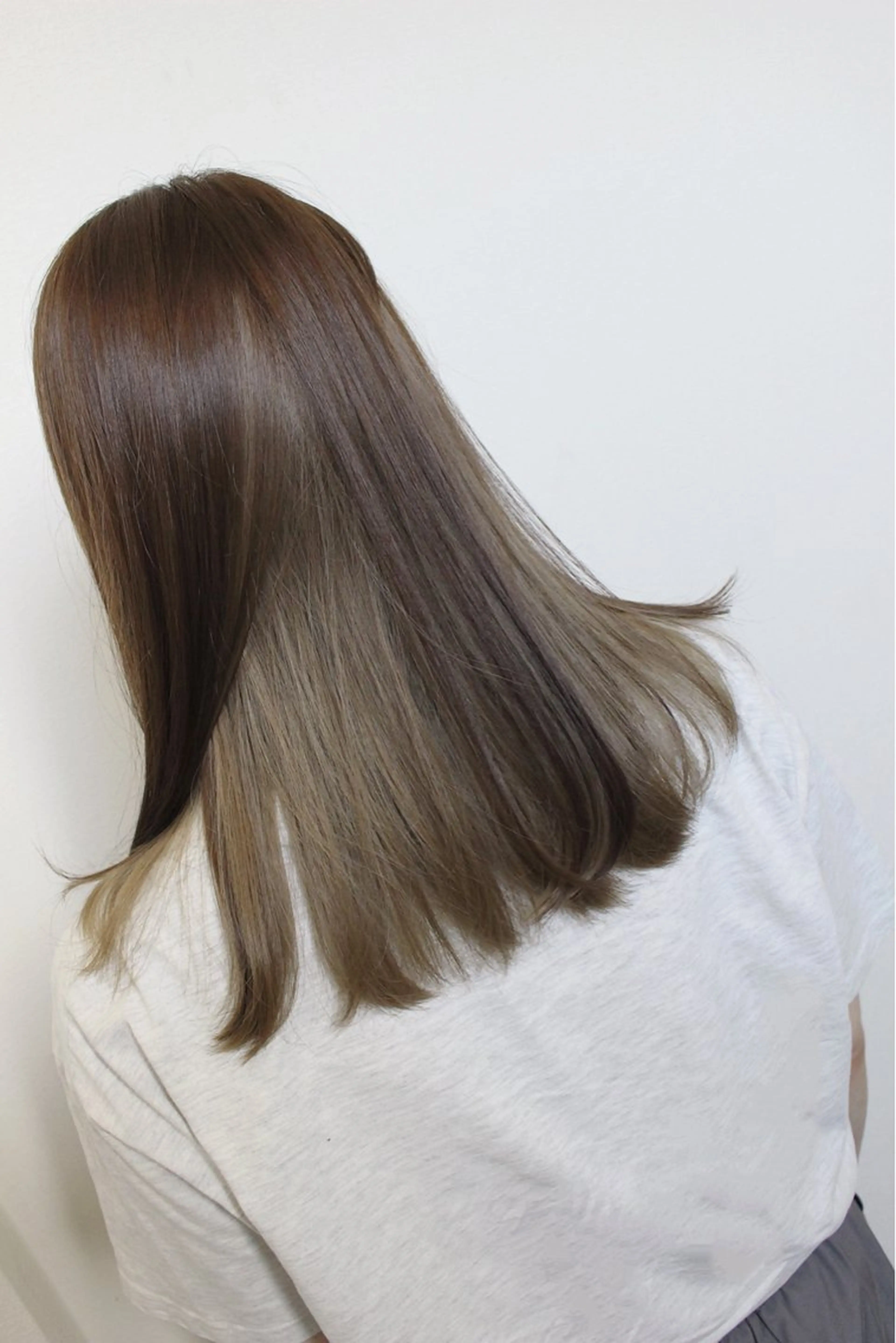 セミロング カラー ベージュカラー グレージュ ヘアカラー 土居 正季のヘアスタイル