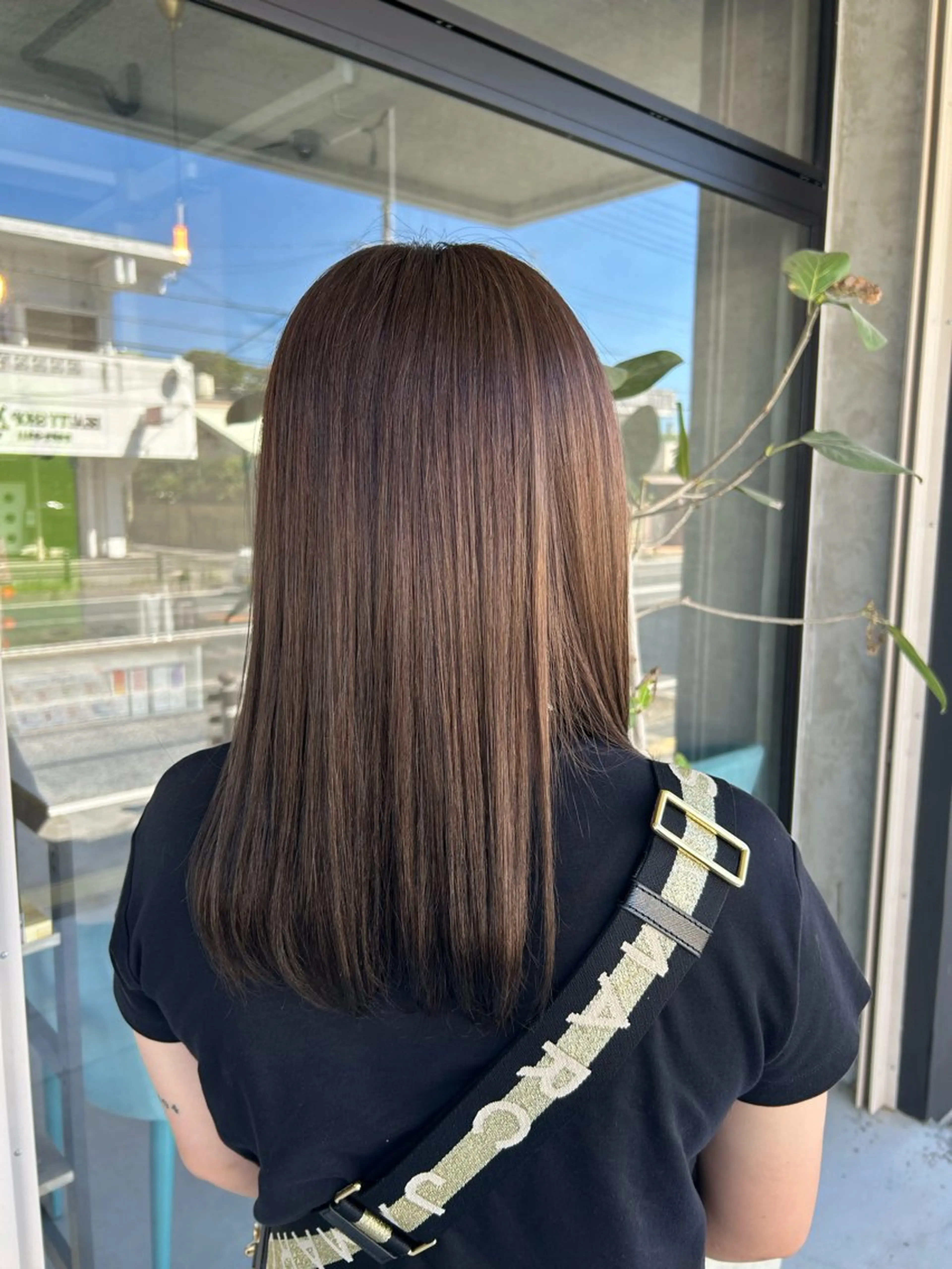 セミロング 裾分 華子のヘアスタイル