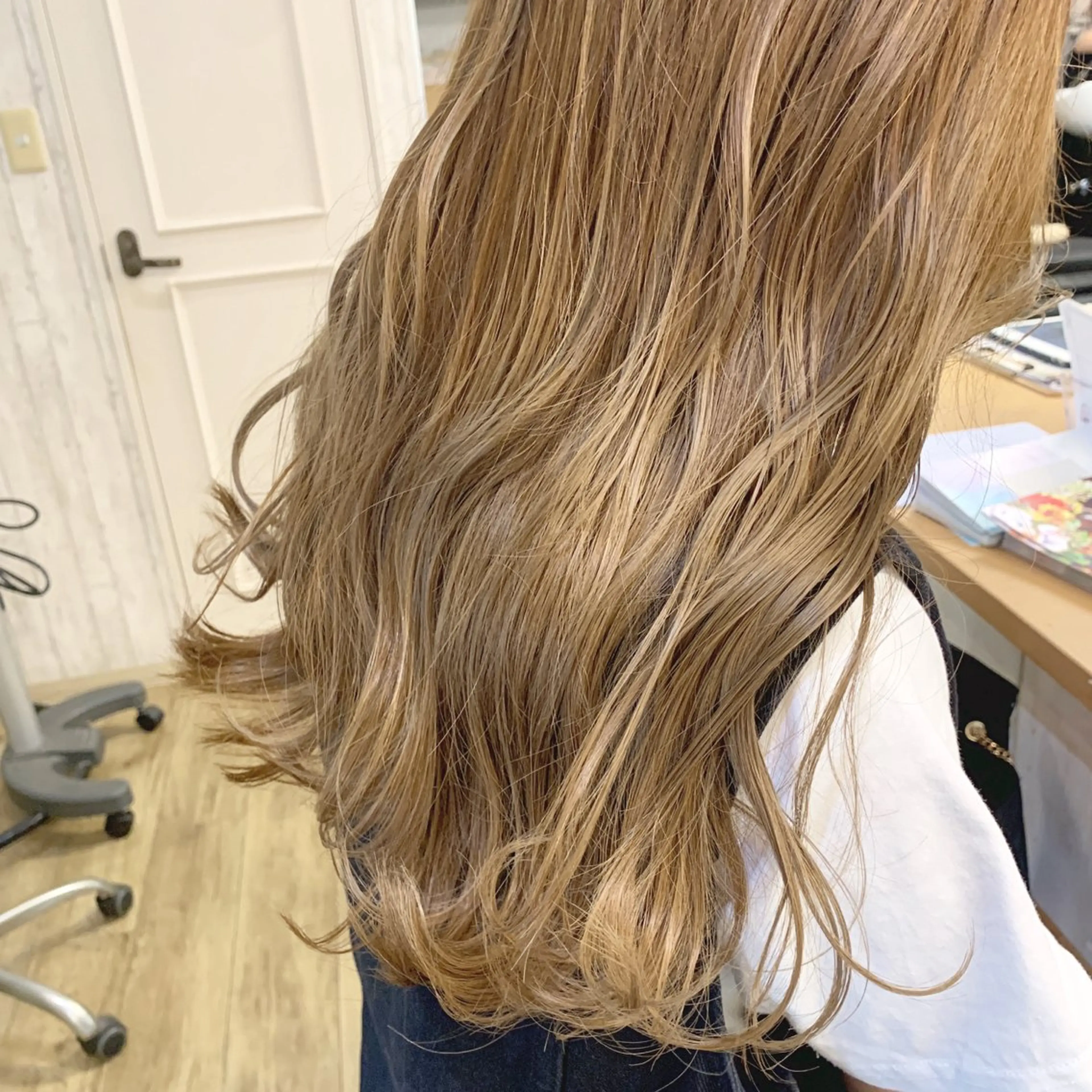 ロング カラー ベージュカラー ヘアカラー regalo Acari🍎のヘアスタイル