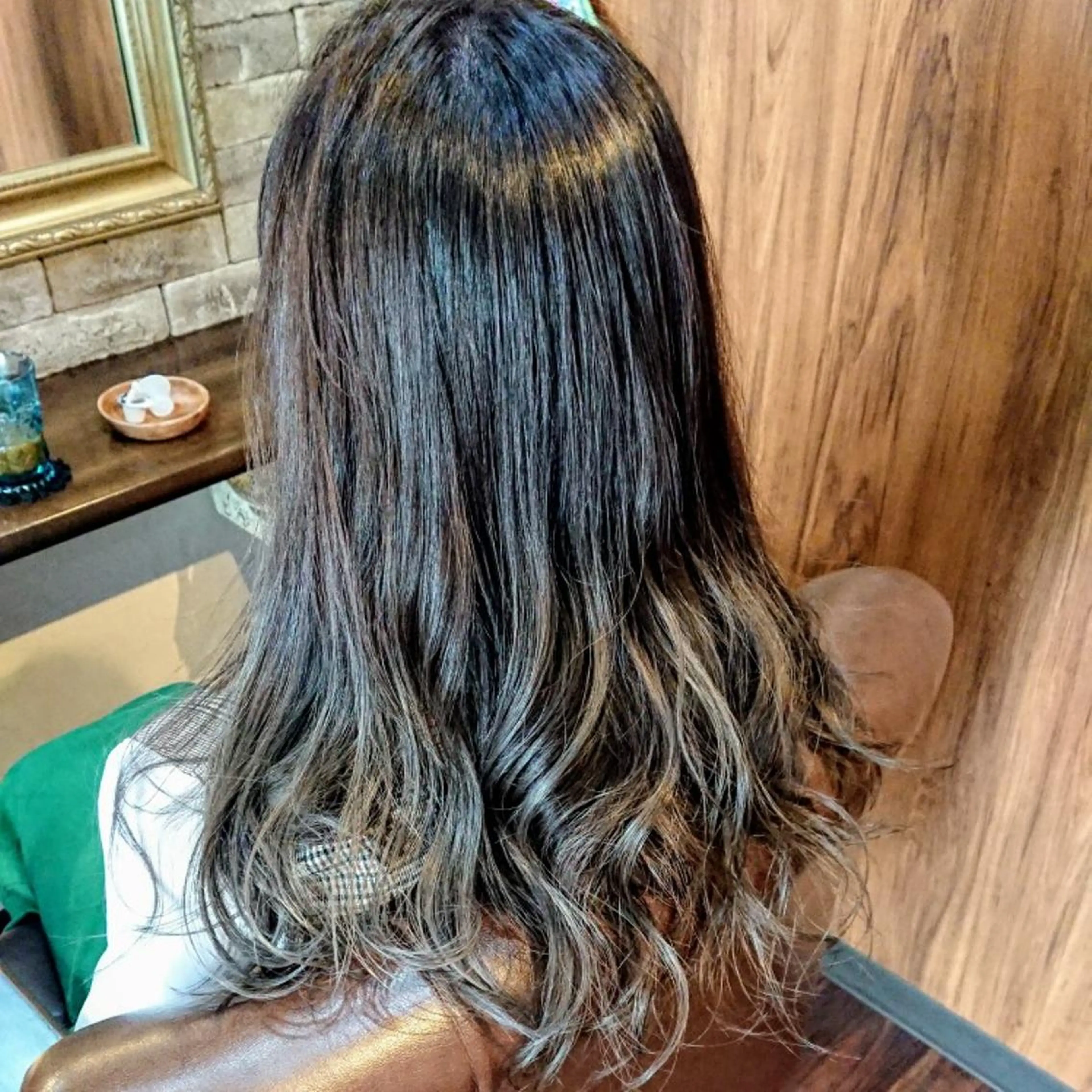 ロング カラー ヘアカラー トリートメント 美髪 カラーリストのヘアスタイル