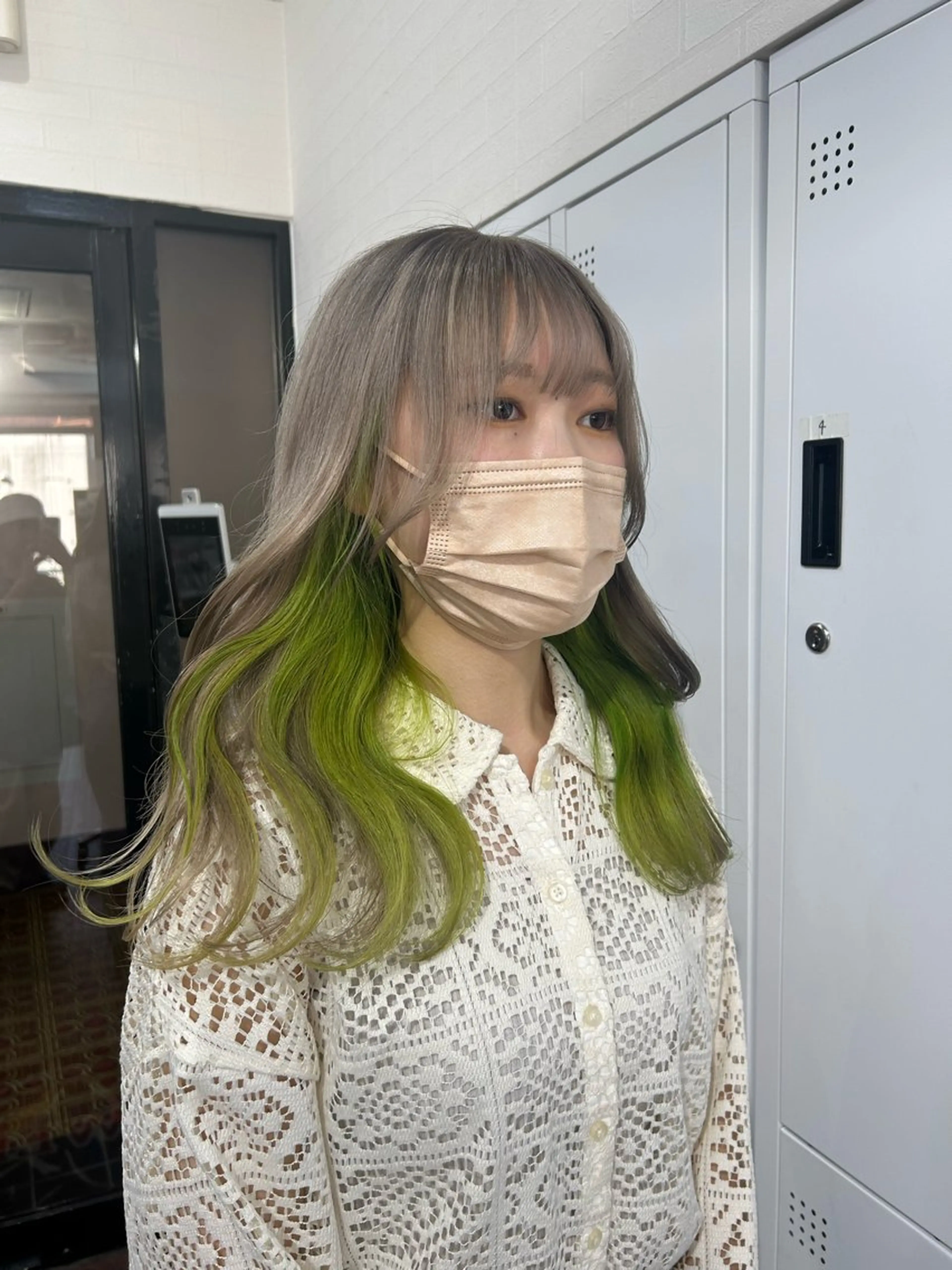 ミディアム Yui. ハイトーン/パーマ/のヘアスタイル