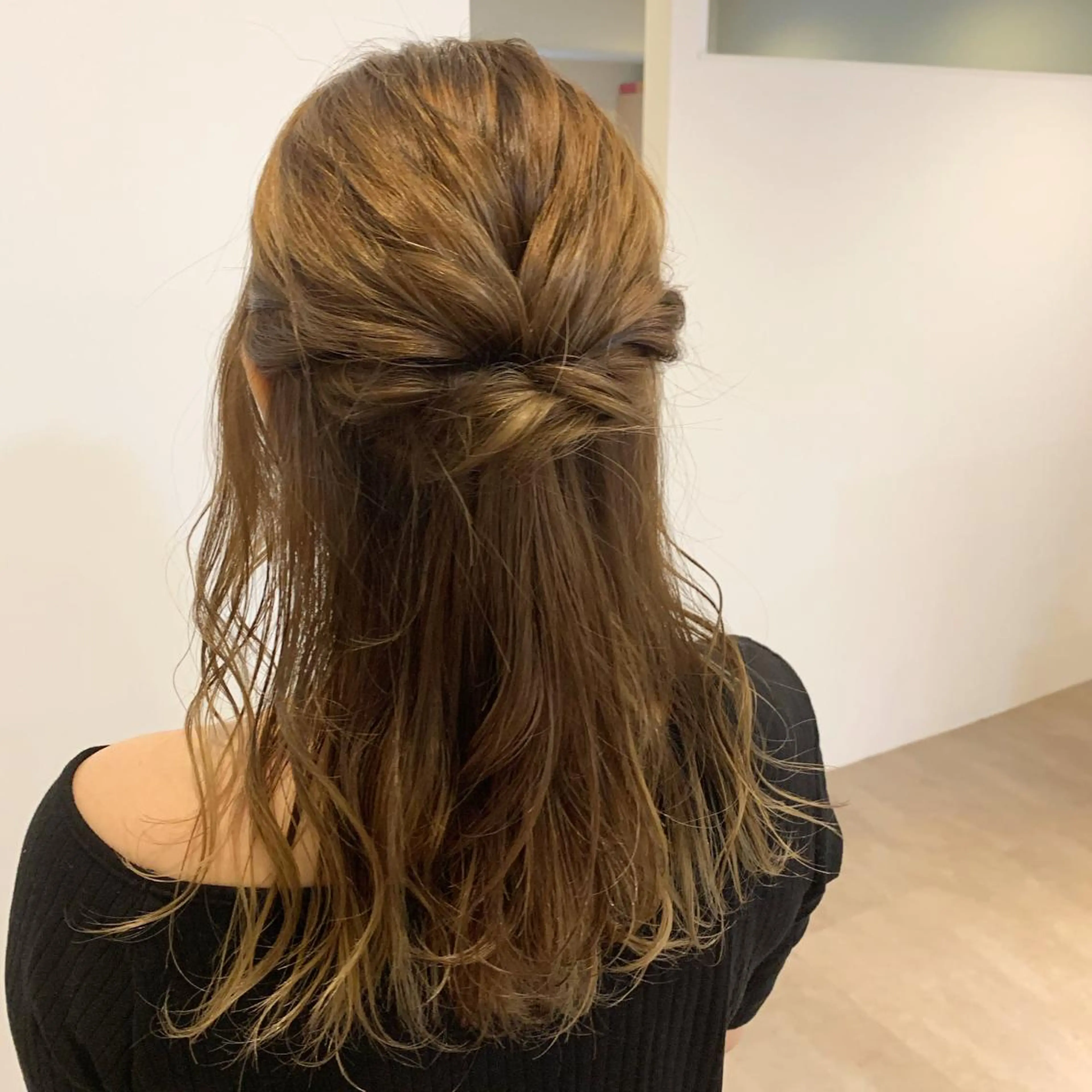 ロング カラー バレイヤージュ ハイライトカラー ハイライト レイヤーカット 佐藤 永夏のヘアスタイル