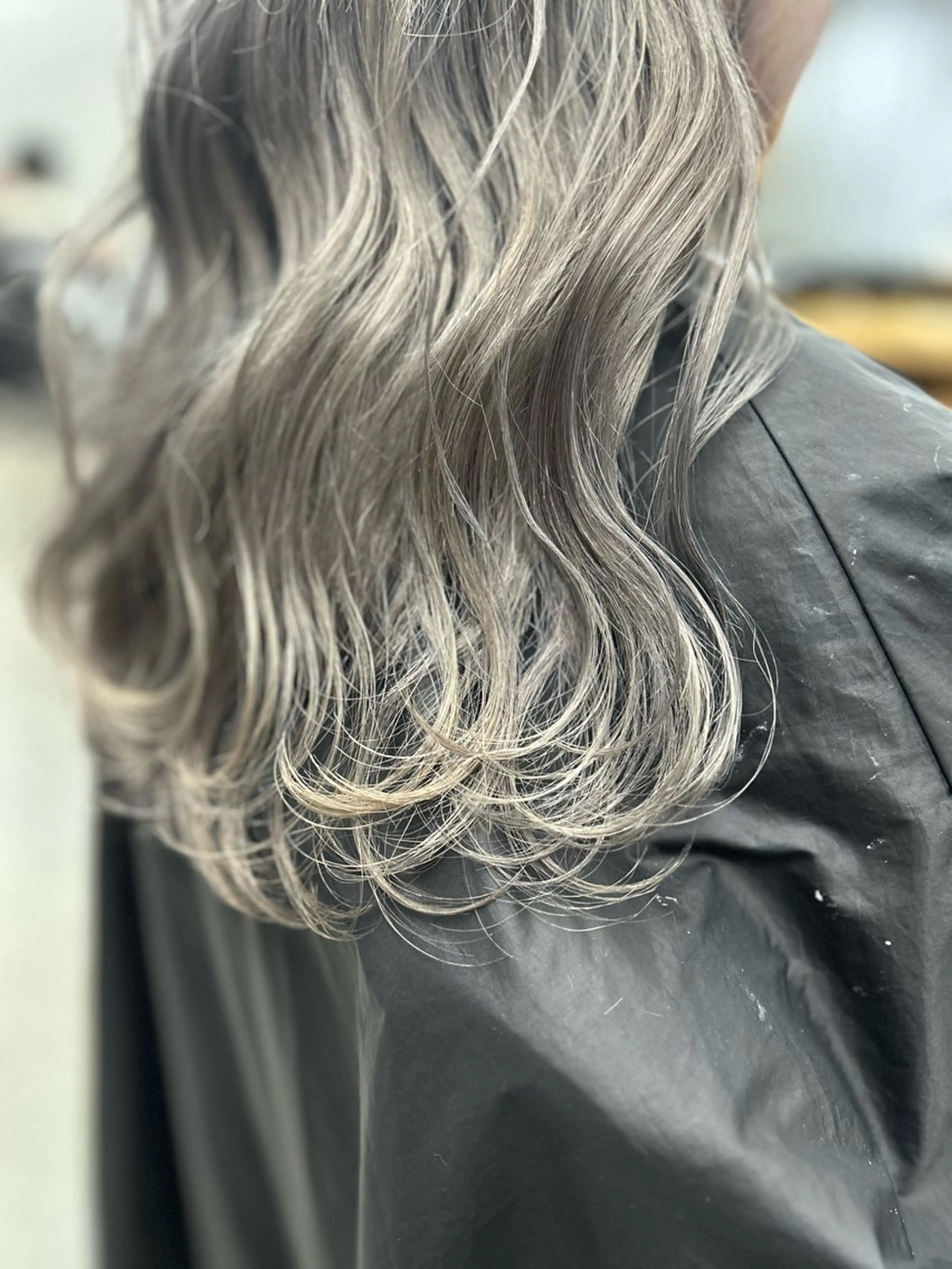 ロング N/デザインカラー 🌿ナギのヘアスタイル