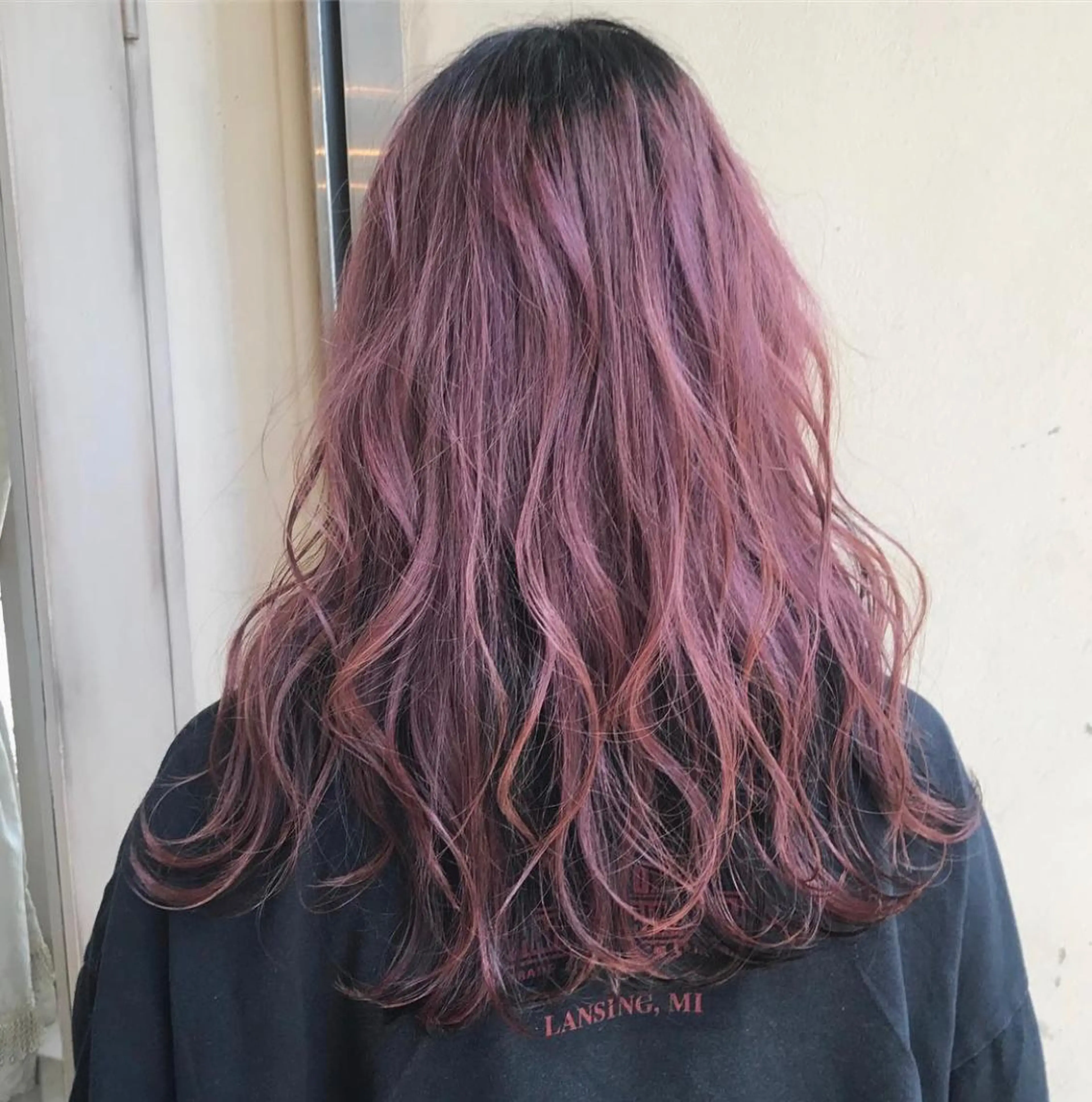 セミロング パープルカラー son hair HIROEのヘアスタイル